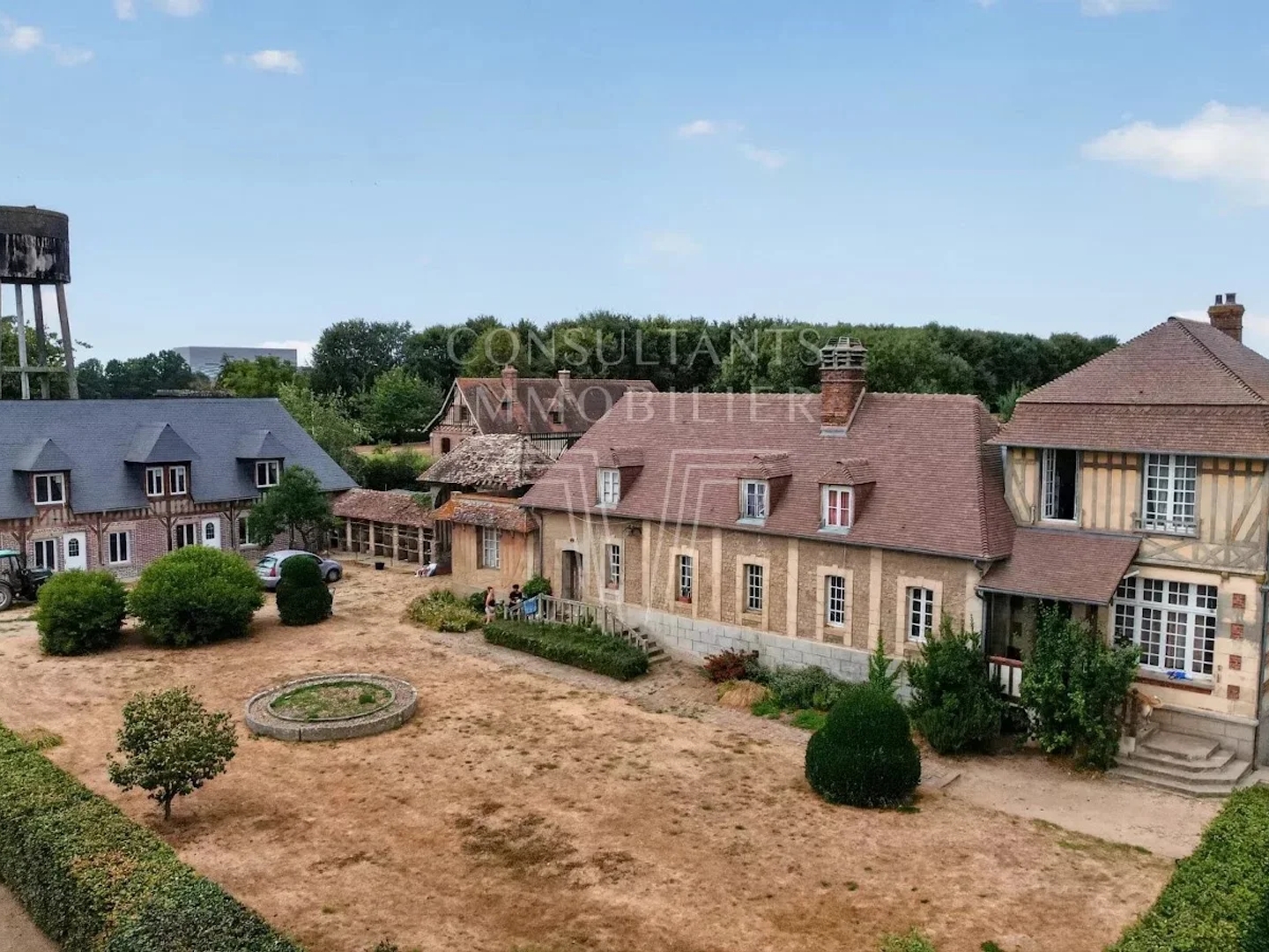 Local 17 pièces 722 m²