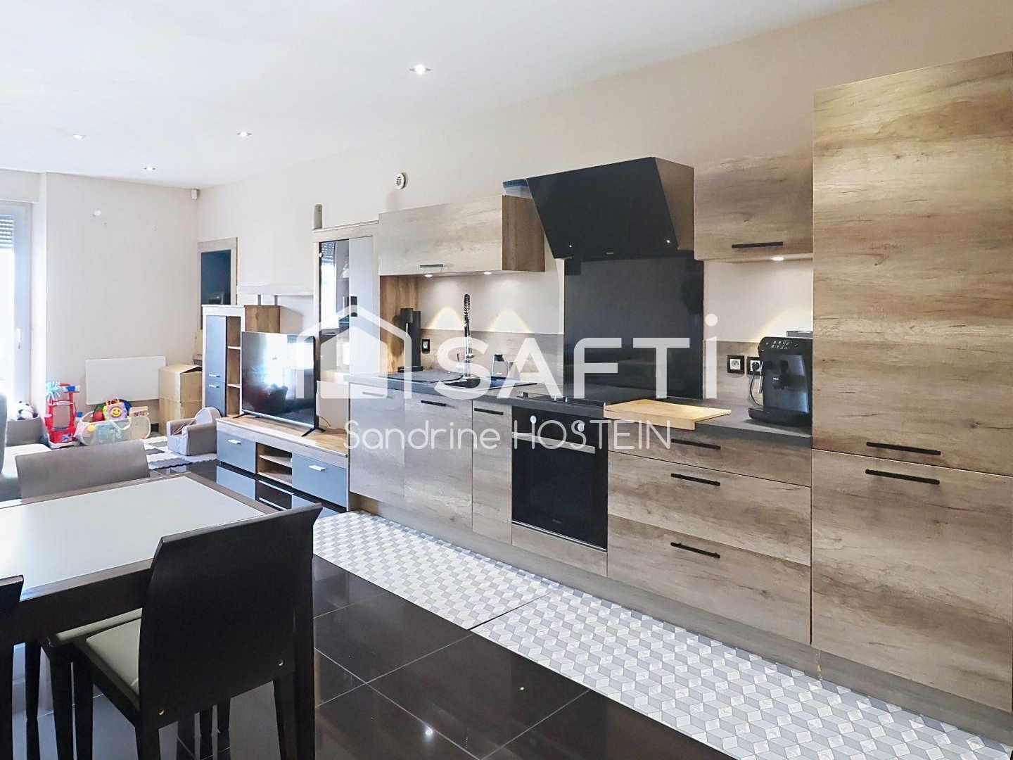 Maison rénovée de 110m2 hab avec 3 chambres, terrasse, jardin et garage