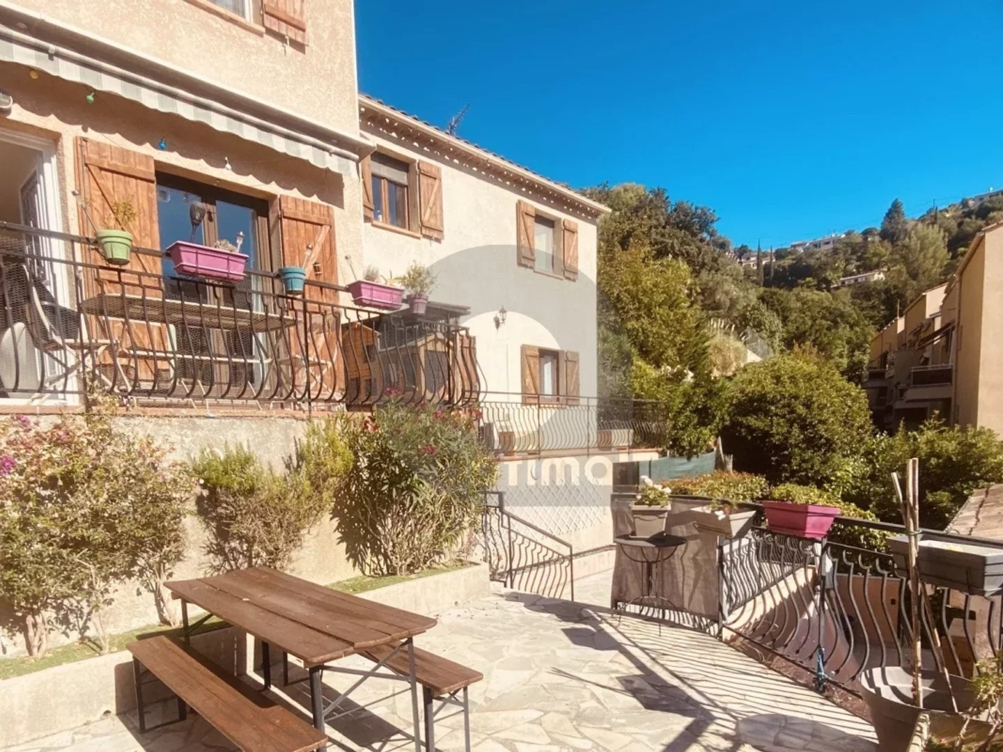 VILLA JUMELÉE 90M² AVEC TERRASSES À GORBIO