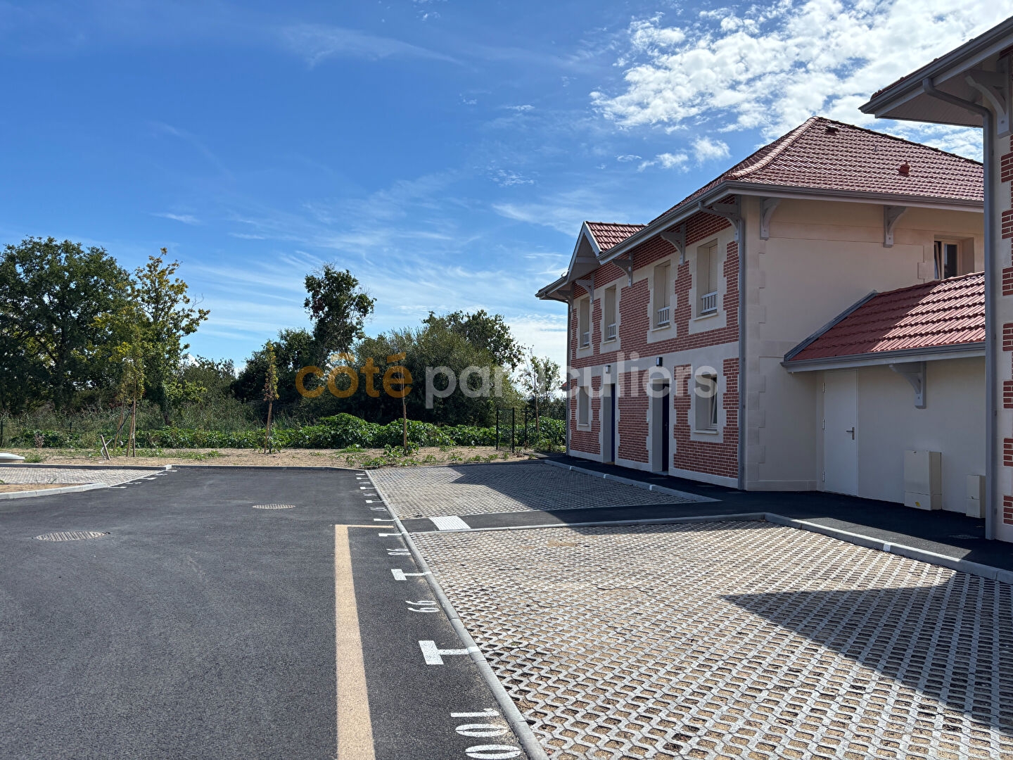 Soulac sur Mer , appartement neuf d'environ 68 M2 ( 2 chambres ) , cours privative, 2 places de parking.