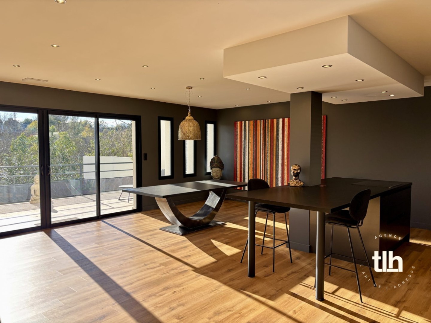 VILLA CONTEMPORAINE SUR 764 m2 AVEC PISCINE JUVIGNAC