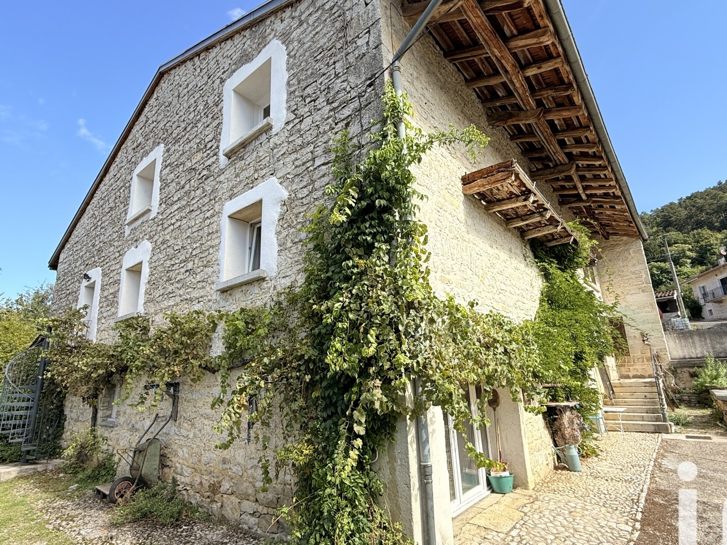 Maison 9 pièces 337 m²