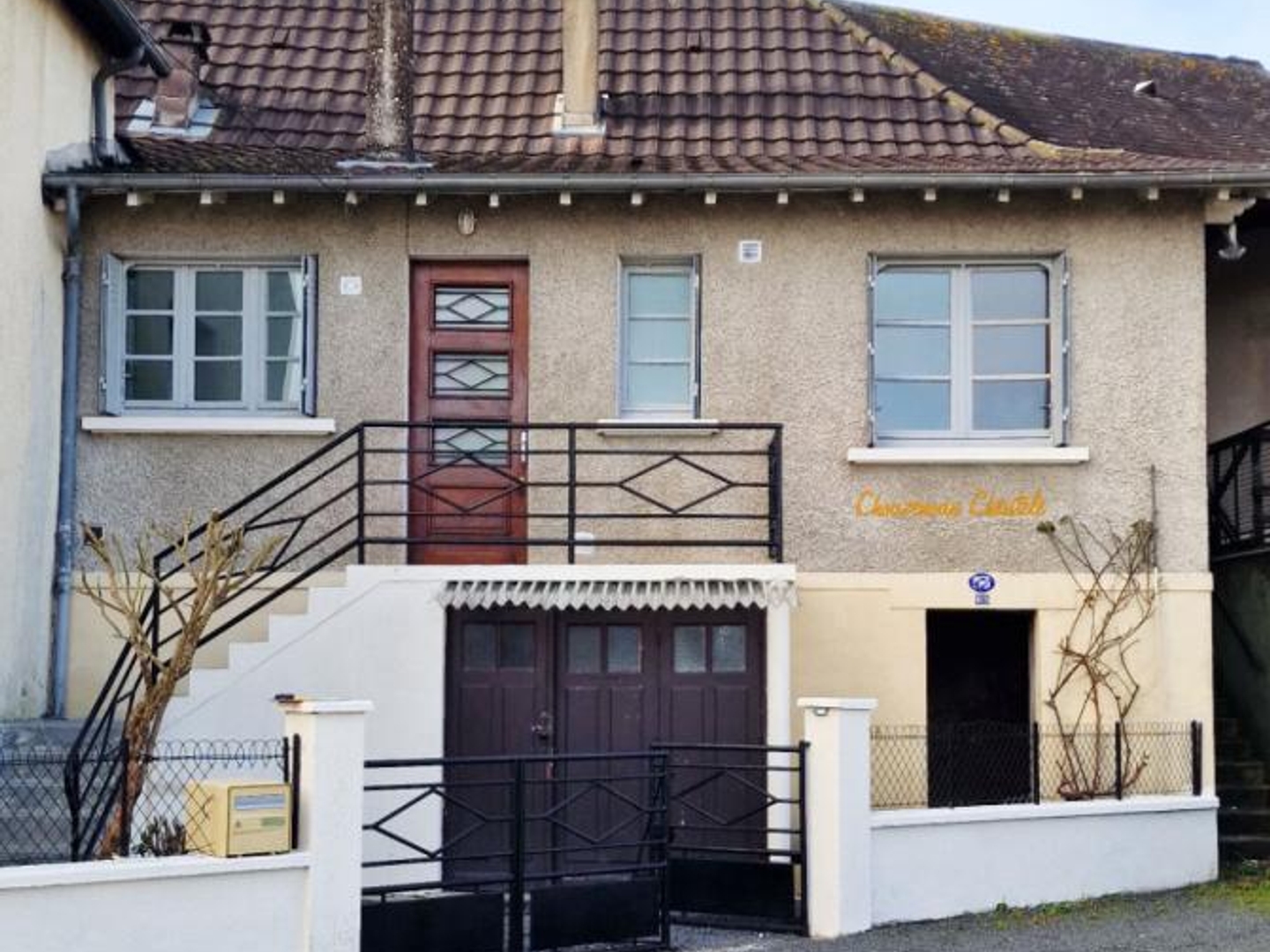 24120 Terrasson Lavilledieu : maison de ville à rafraîchhir