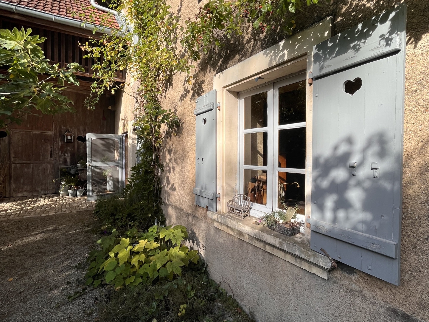 Changez de vie en France Une ferme de caractère avec gîte