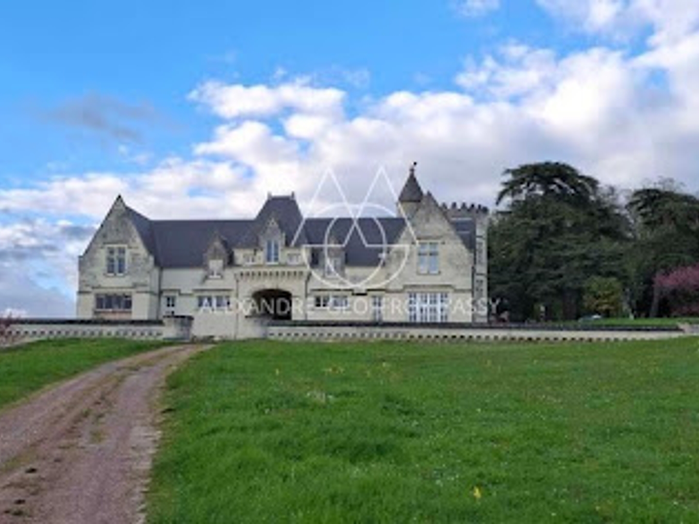 Château 30 pièces 1200 m²