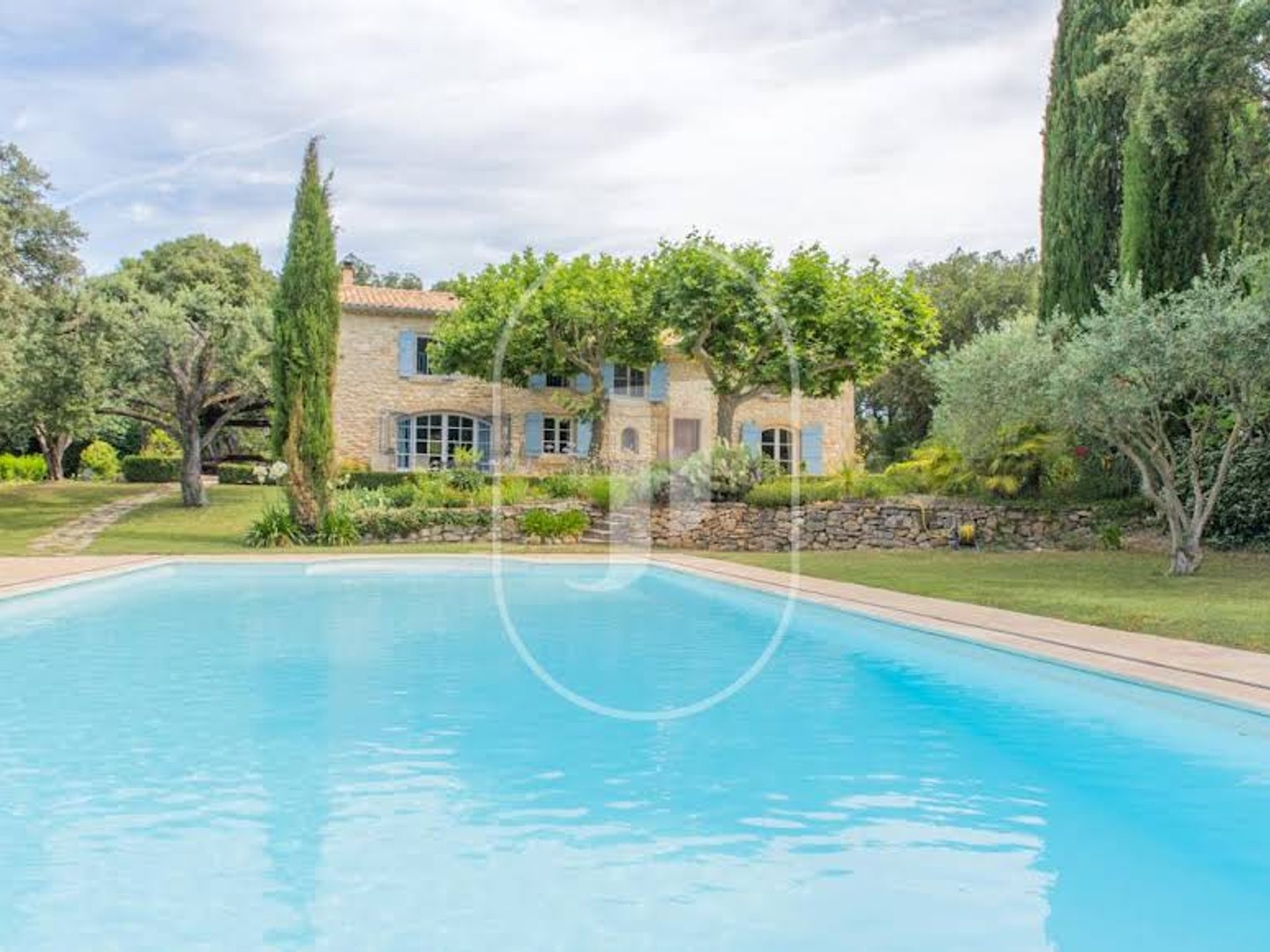 Maison 12 pièces 275 m²