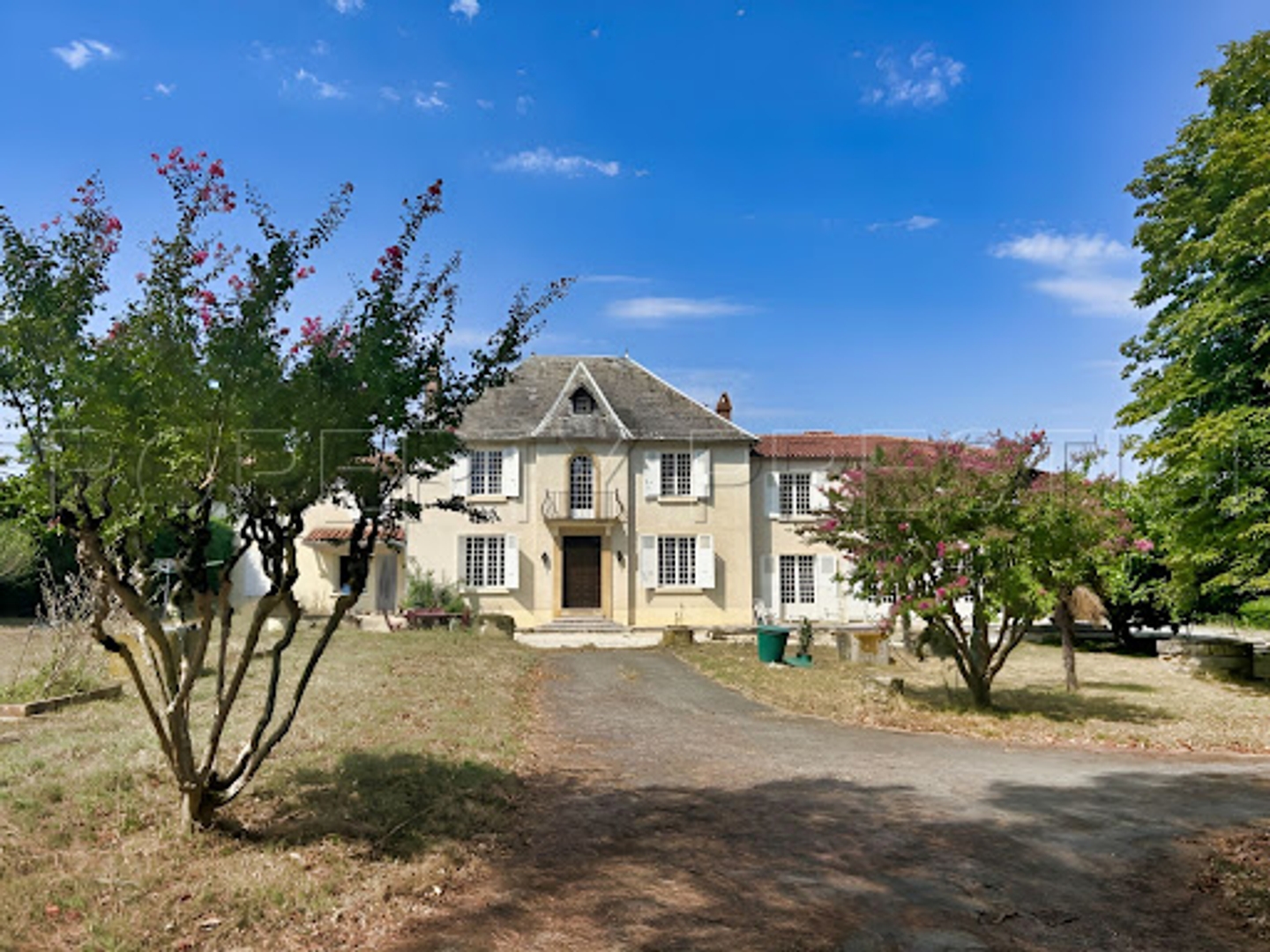 Propriété 11 pièces 460 m²