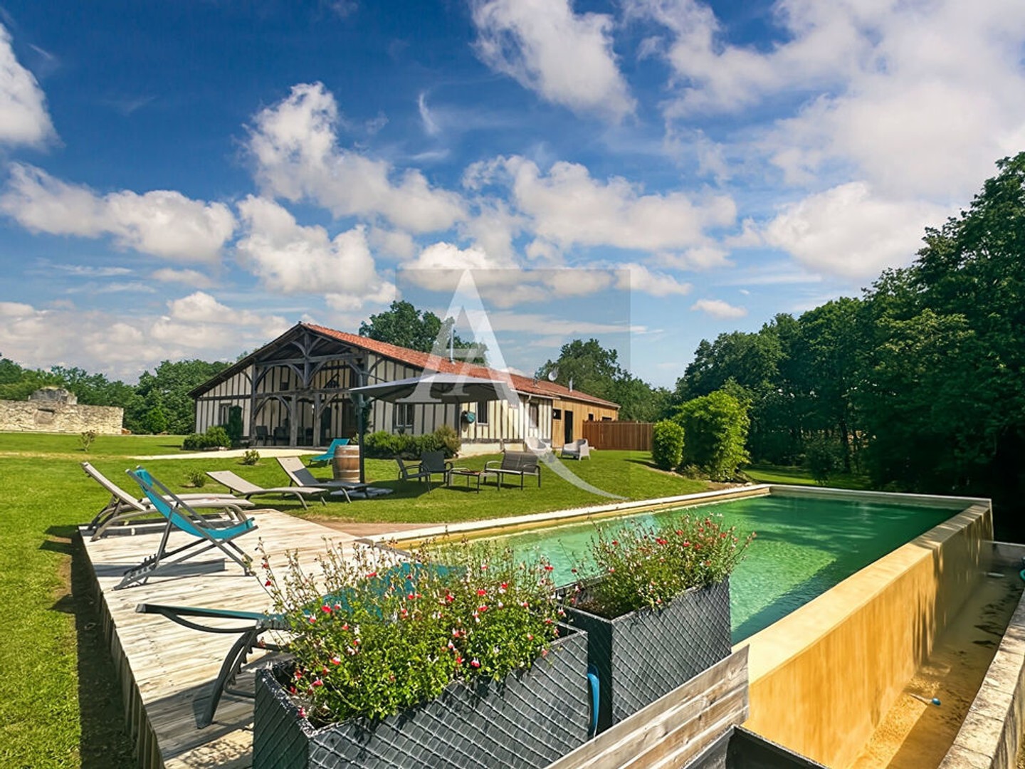 Propriété de charme avec gîte et 20 hectares