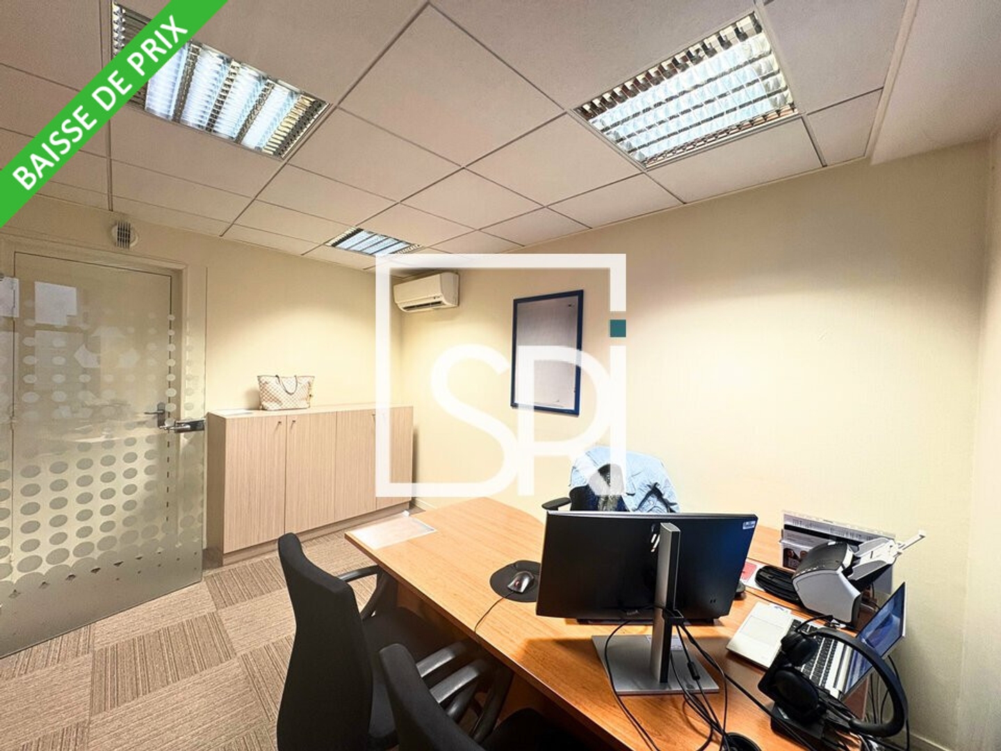Local professionnel 218 m²