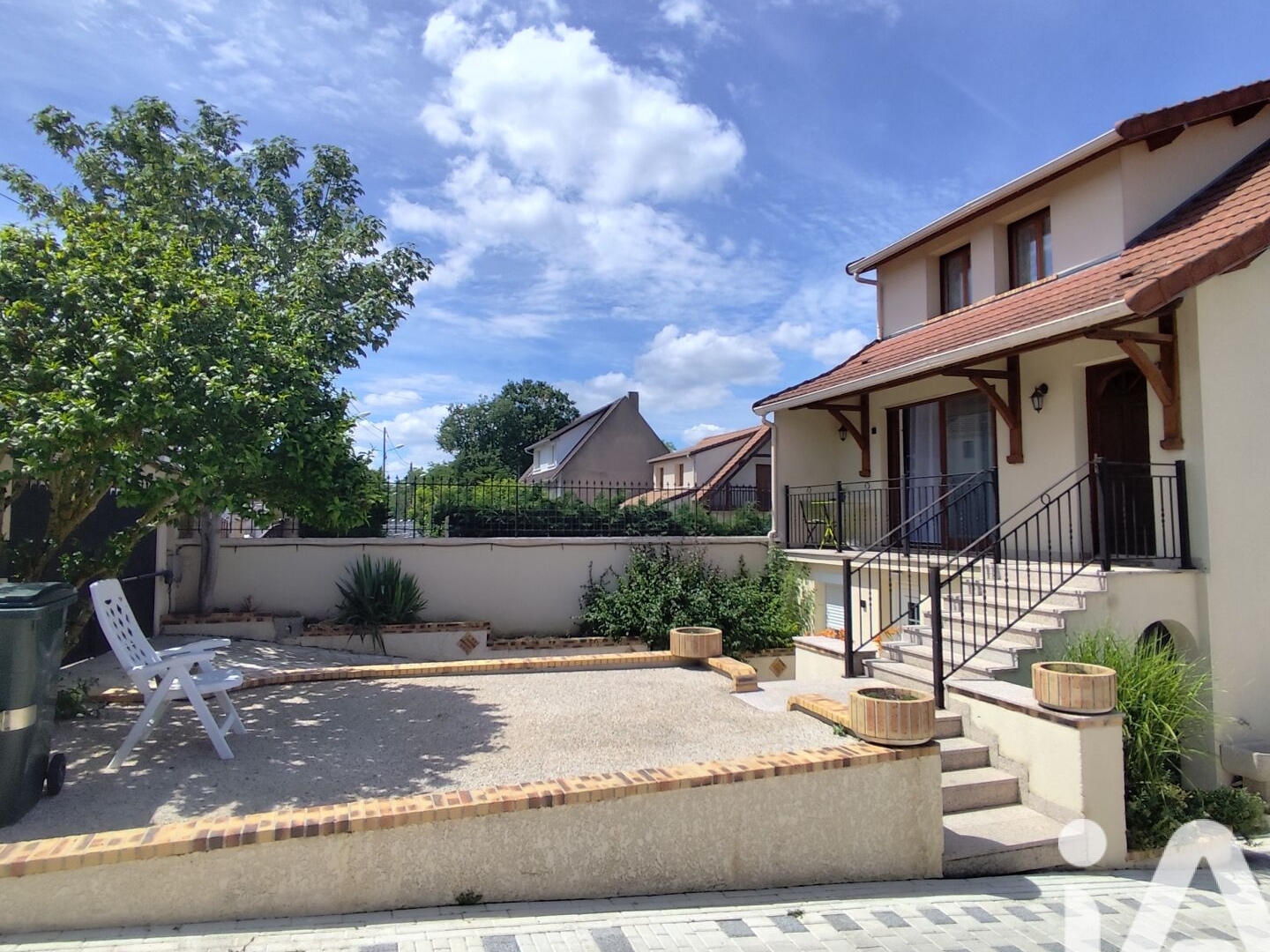 Immeuble à vendre - 216m2 - La Ville-Du-Bois (91620)