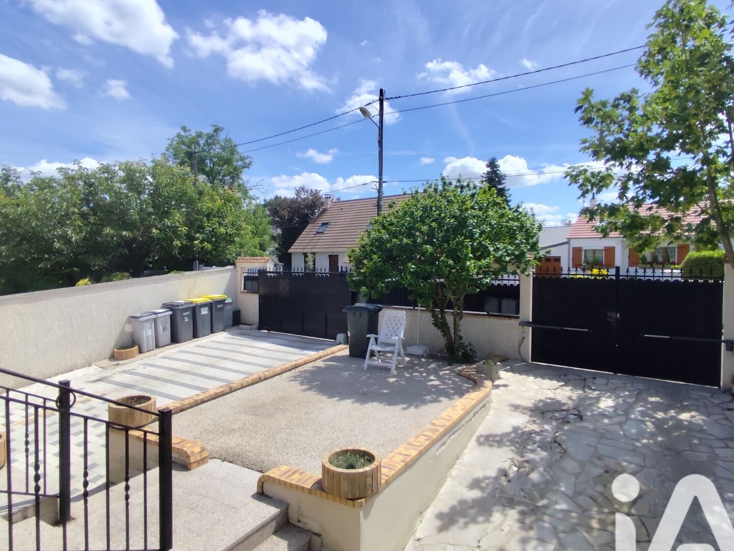 Immeuble à vendre - 216m2 - La Ville-Du-Bois (91620)