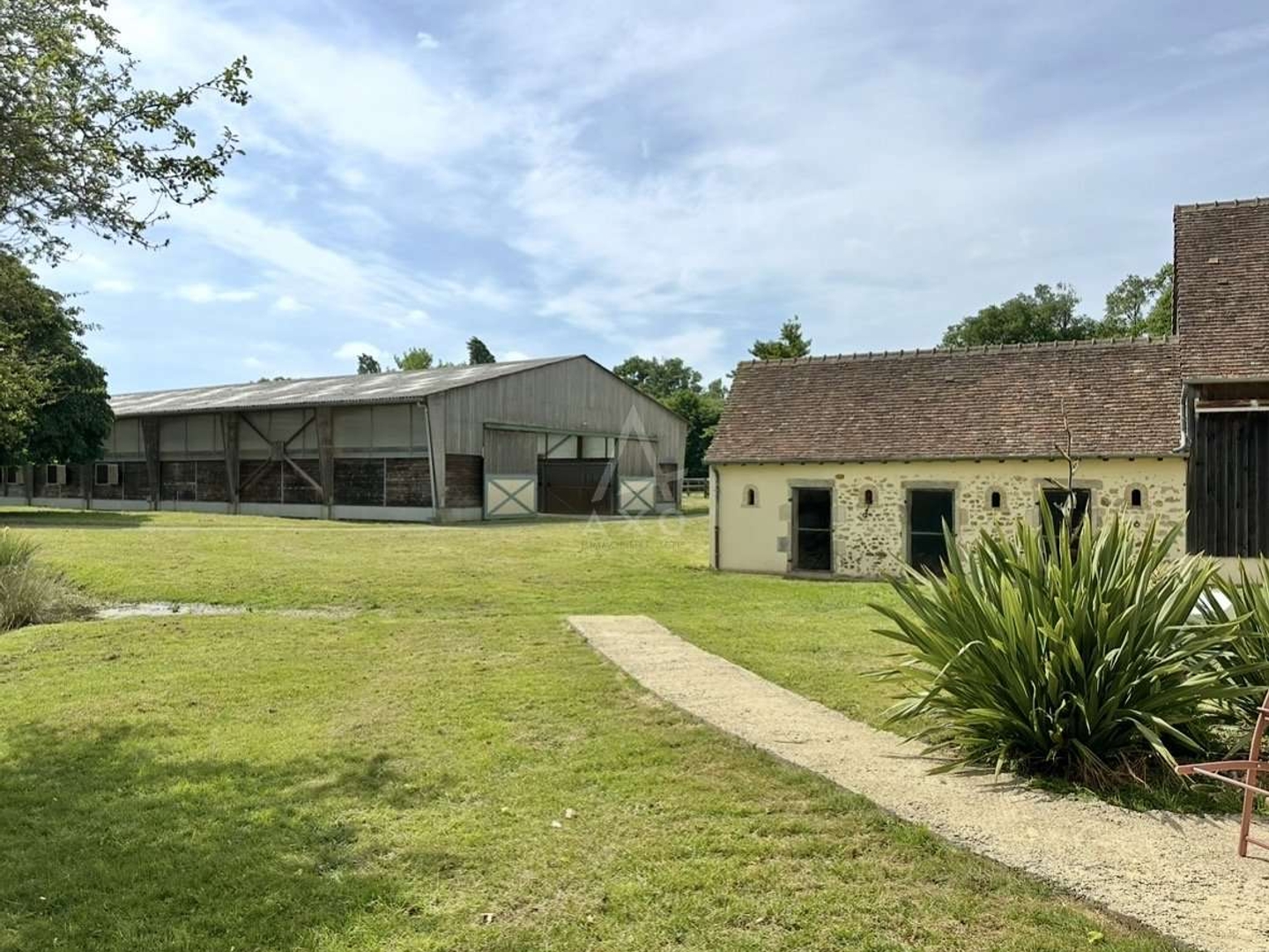 Local 6 pièces 175 m²