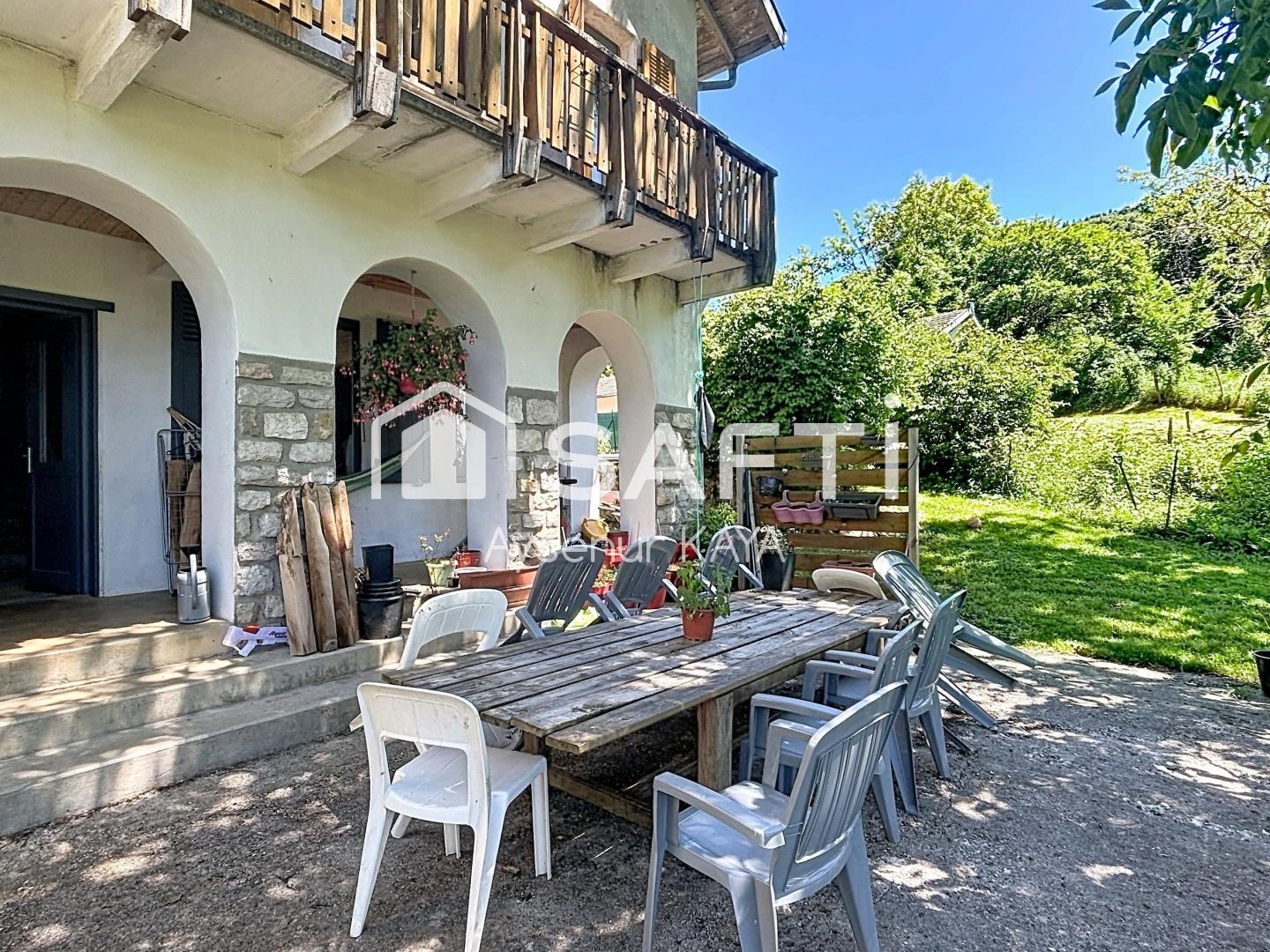 Grande propriété dans un hameau paisible