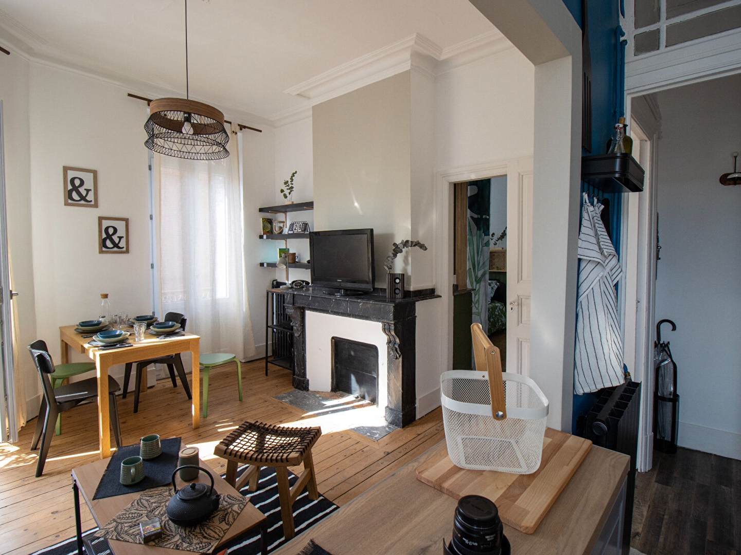 T2 Bis Meublé Haut de Gamme 50 m² Quartier Les Chalets -Balcon sur cour Métro Jeanne d'Arc