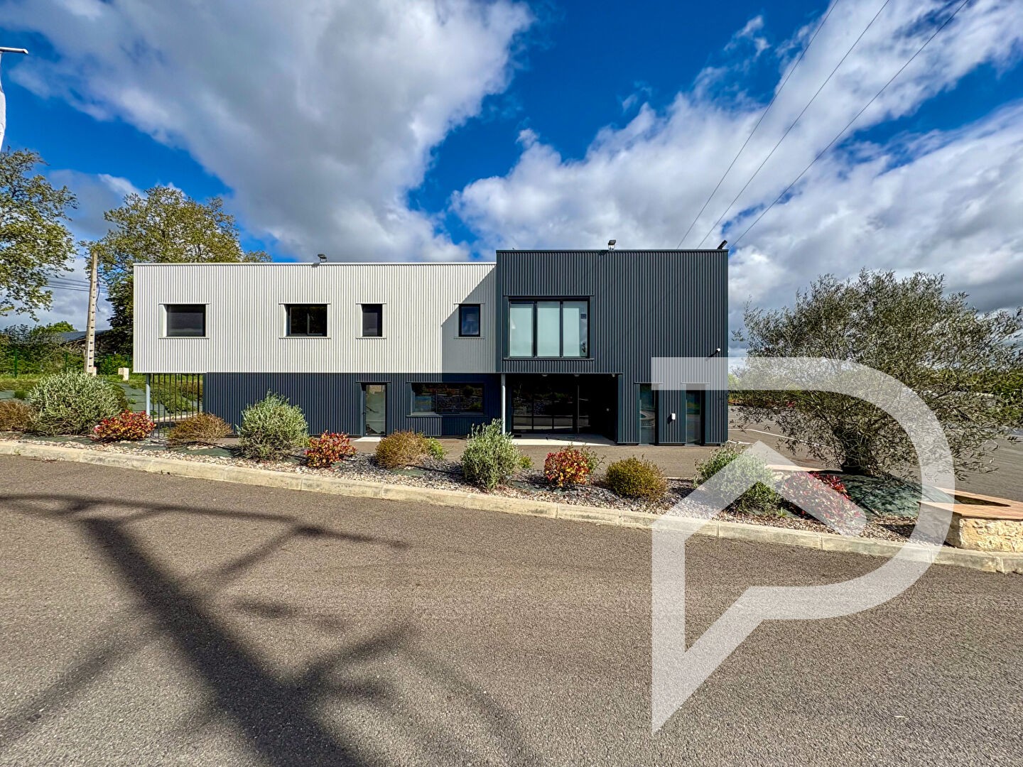 Commerce 9 pièces 917 m²