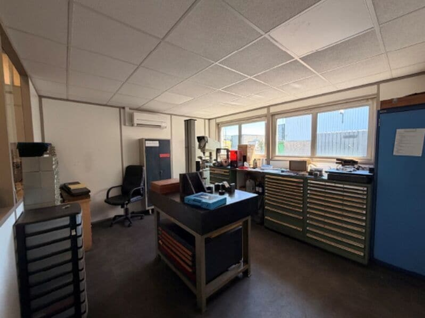 Bâtiment d'activités disponible à la location ou à la vente