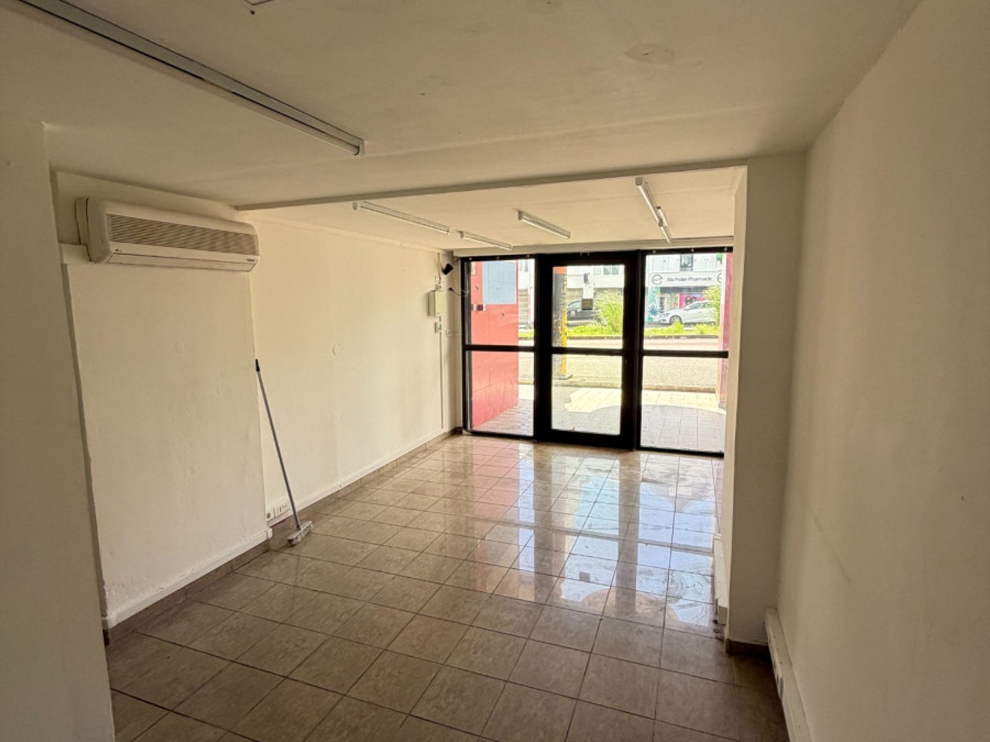 Local commercial de 15 mètres carrés – Saint-André