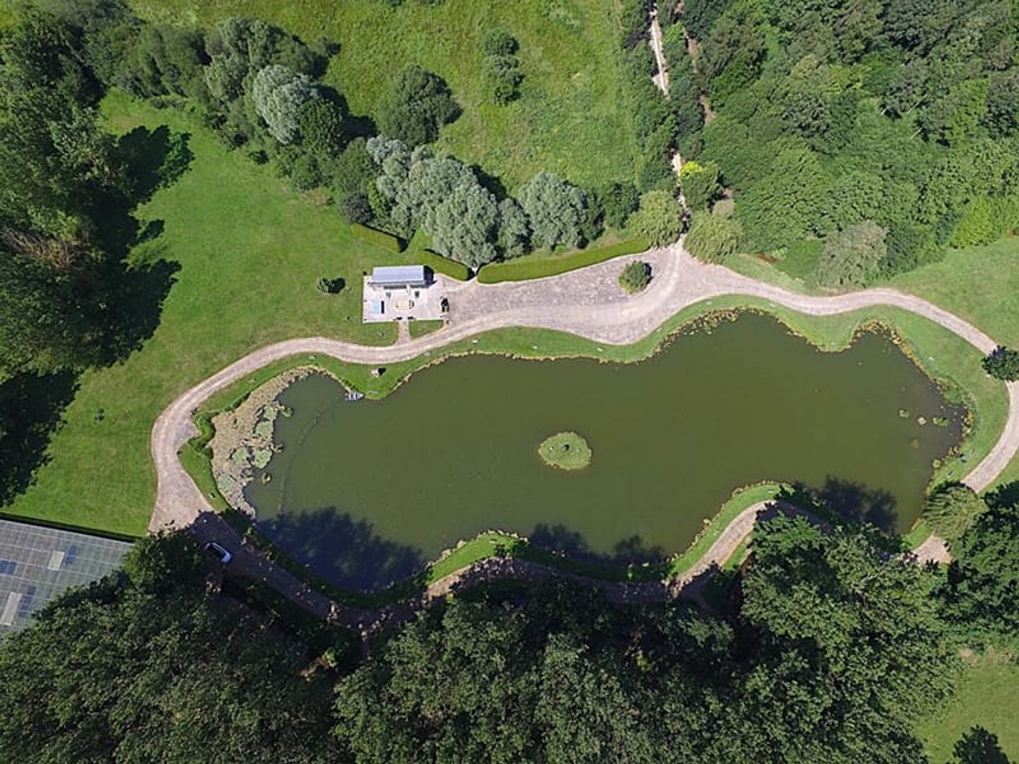 Étang de pêche empoissonné sur 2,2 hectares