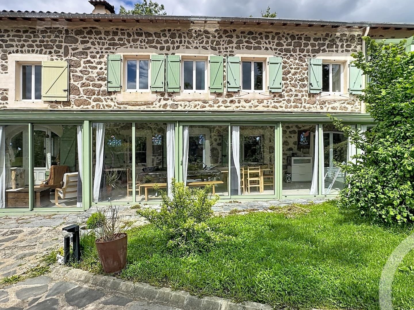 Maison 8 pièces 243 m²