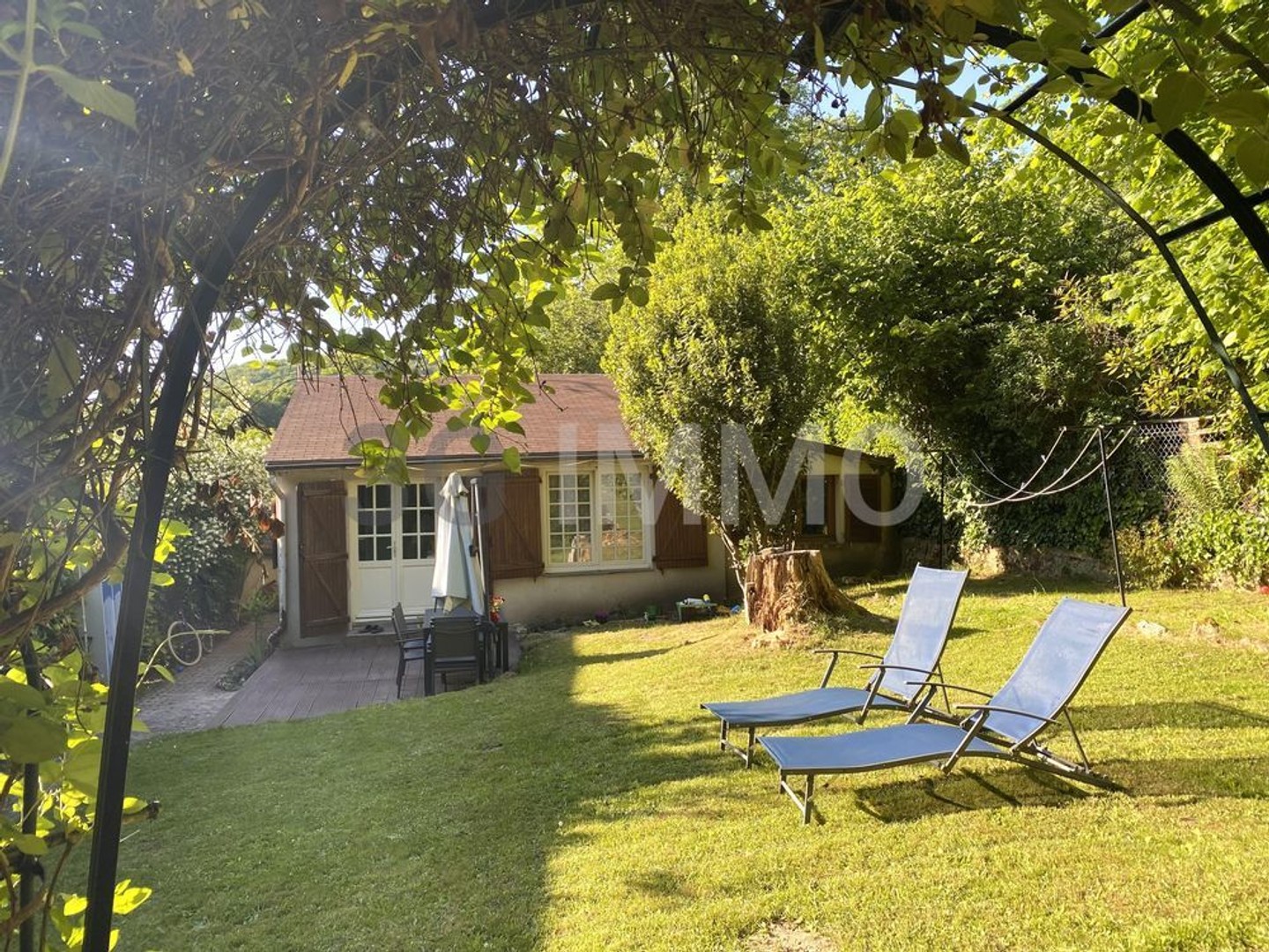 Maison à vendre - 3 pièces - 625m2 - Verrières-Le-Buisson (91370)