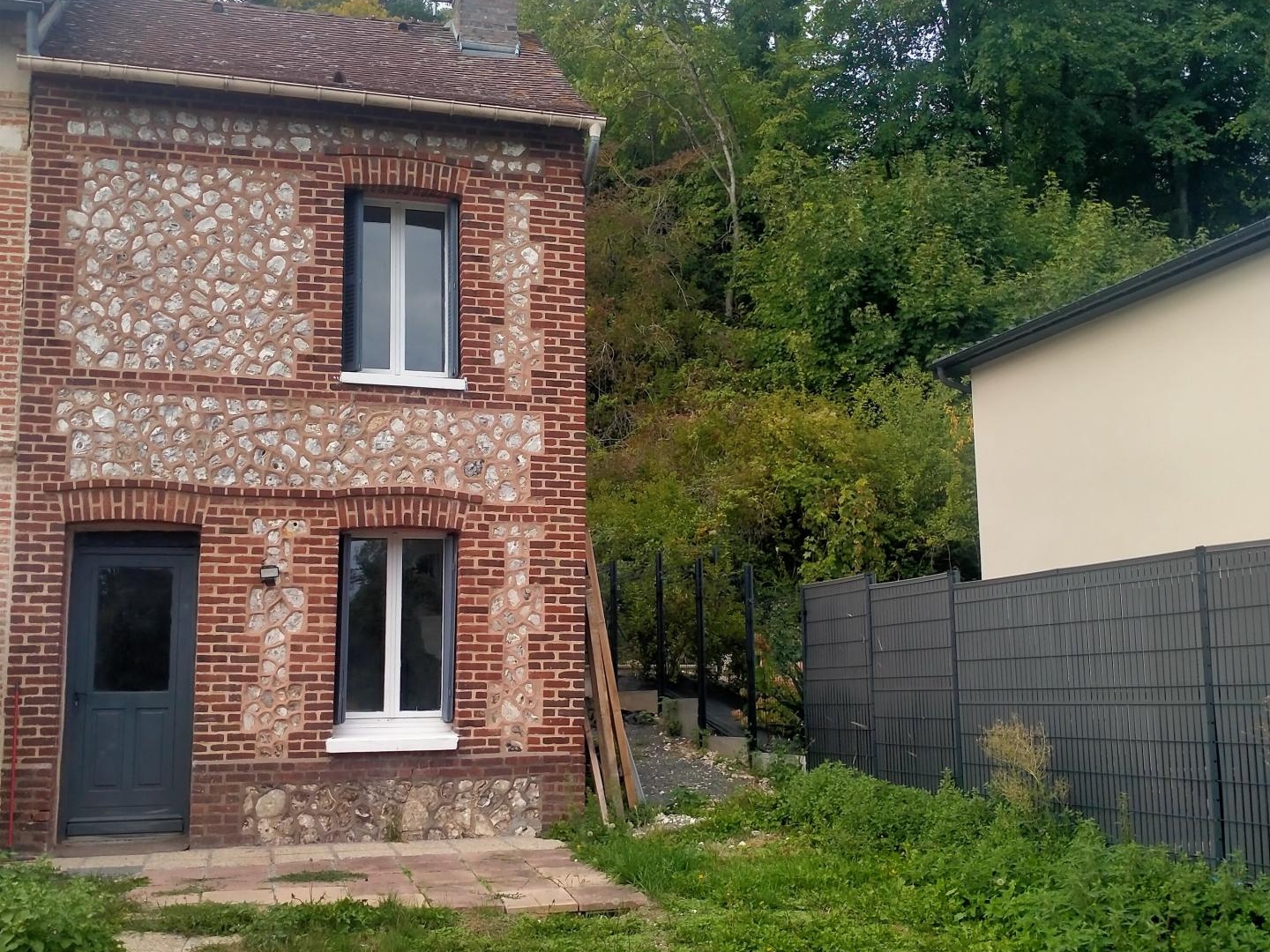 Située dans la charmante commune de Freneuse (76410),