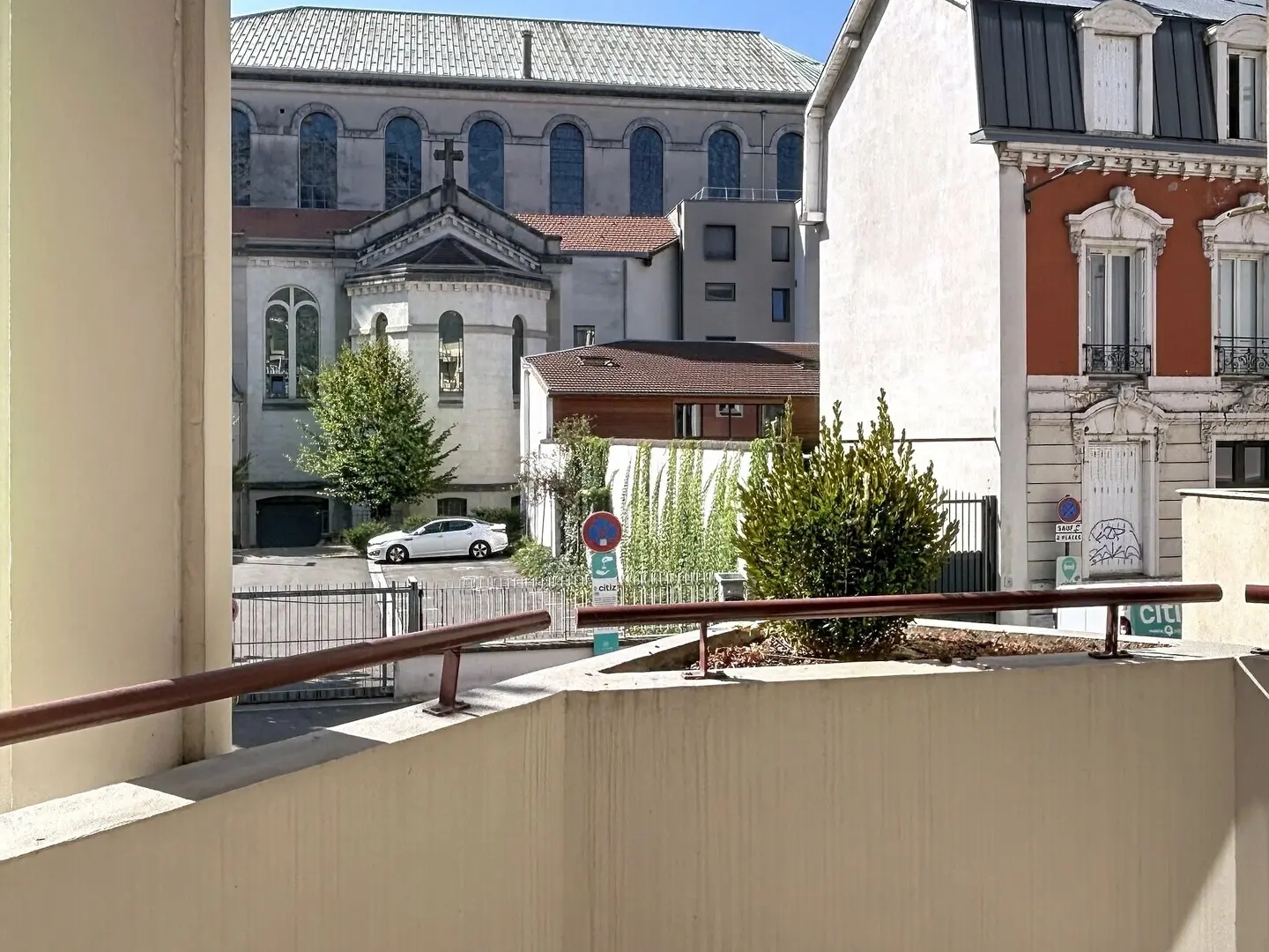 Parking / garage / box à vendre - 100m2 - Grenoble (38000)