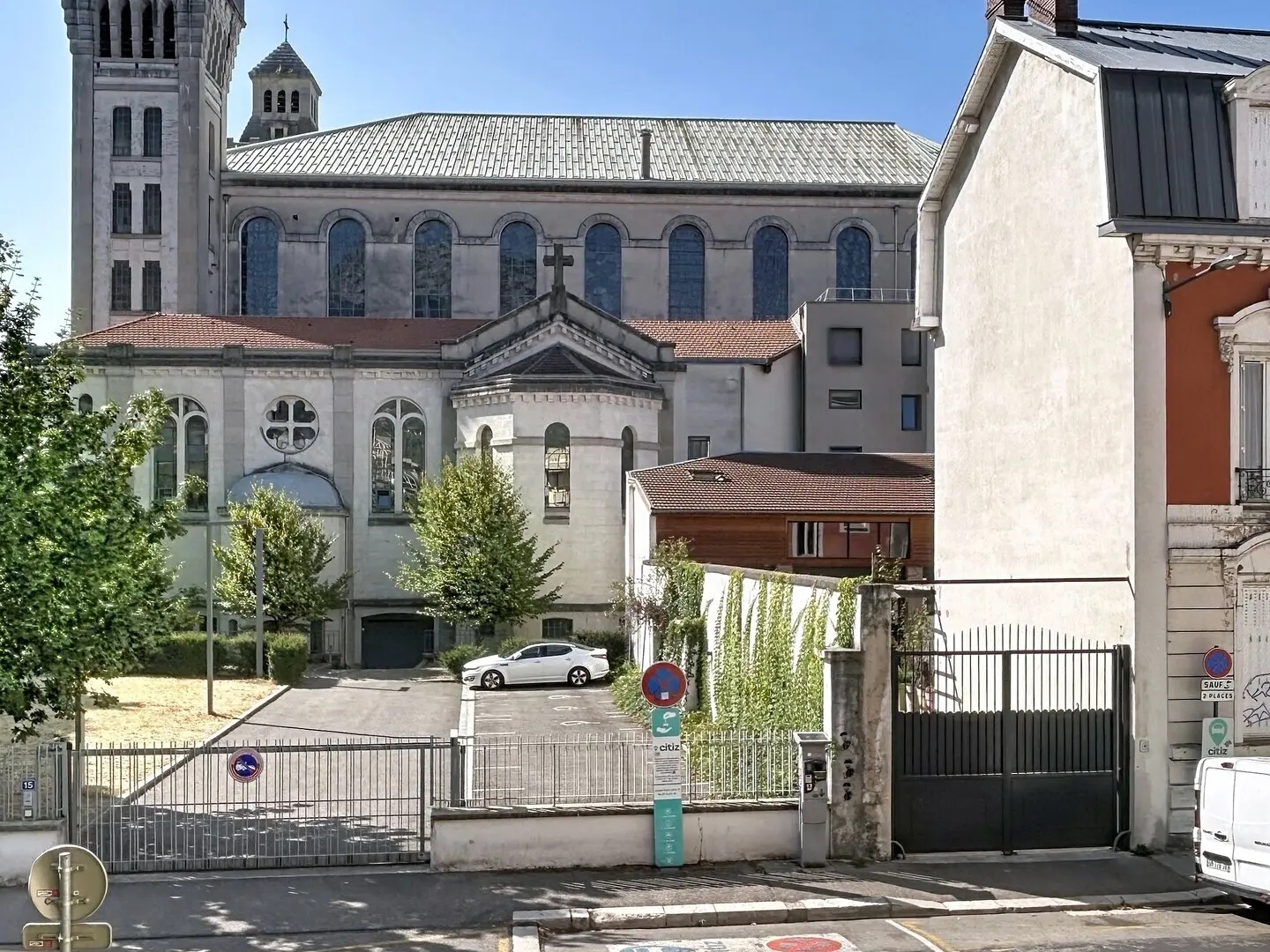 Parking / garage / box à vendre - 100m2 - Grenoble (38000)