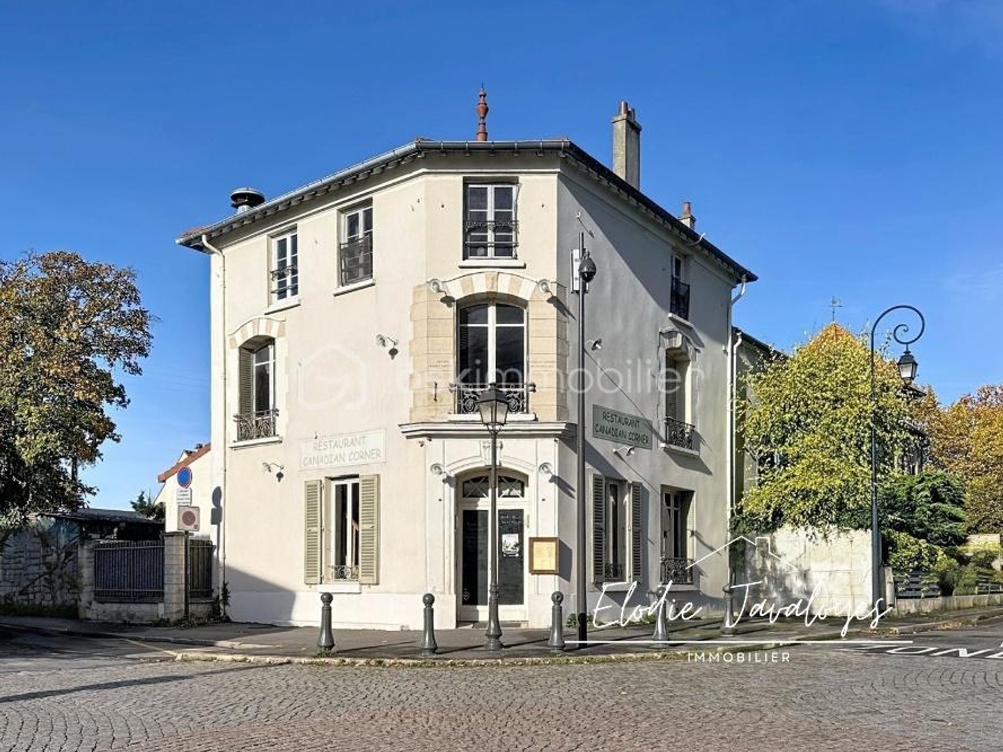 A Carrières-sur-Seine Murs commerciaux occupés par un restaurant avec possibilité d'acquérir également le fonds de commerce
