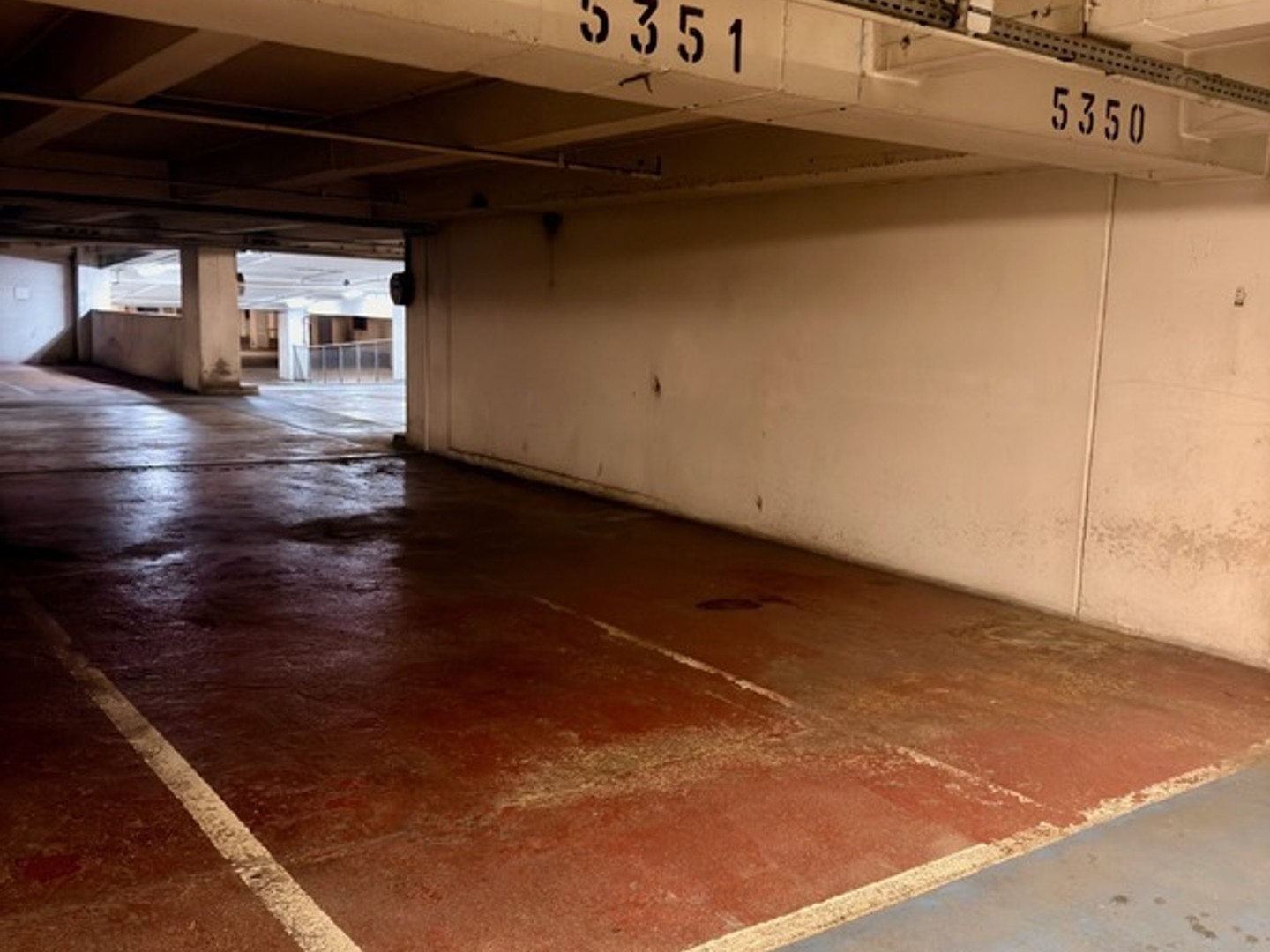 - 75015 PARIS - TOUR MONTPARNASSE - GRAND EMPLACEMENT PARKING DE 11M2 - SECURISEE -