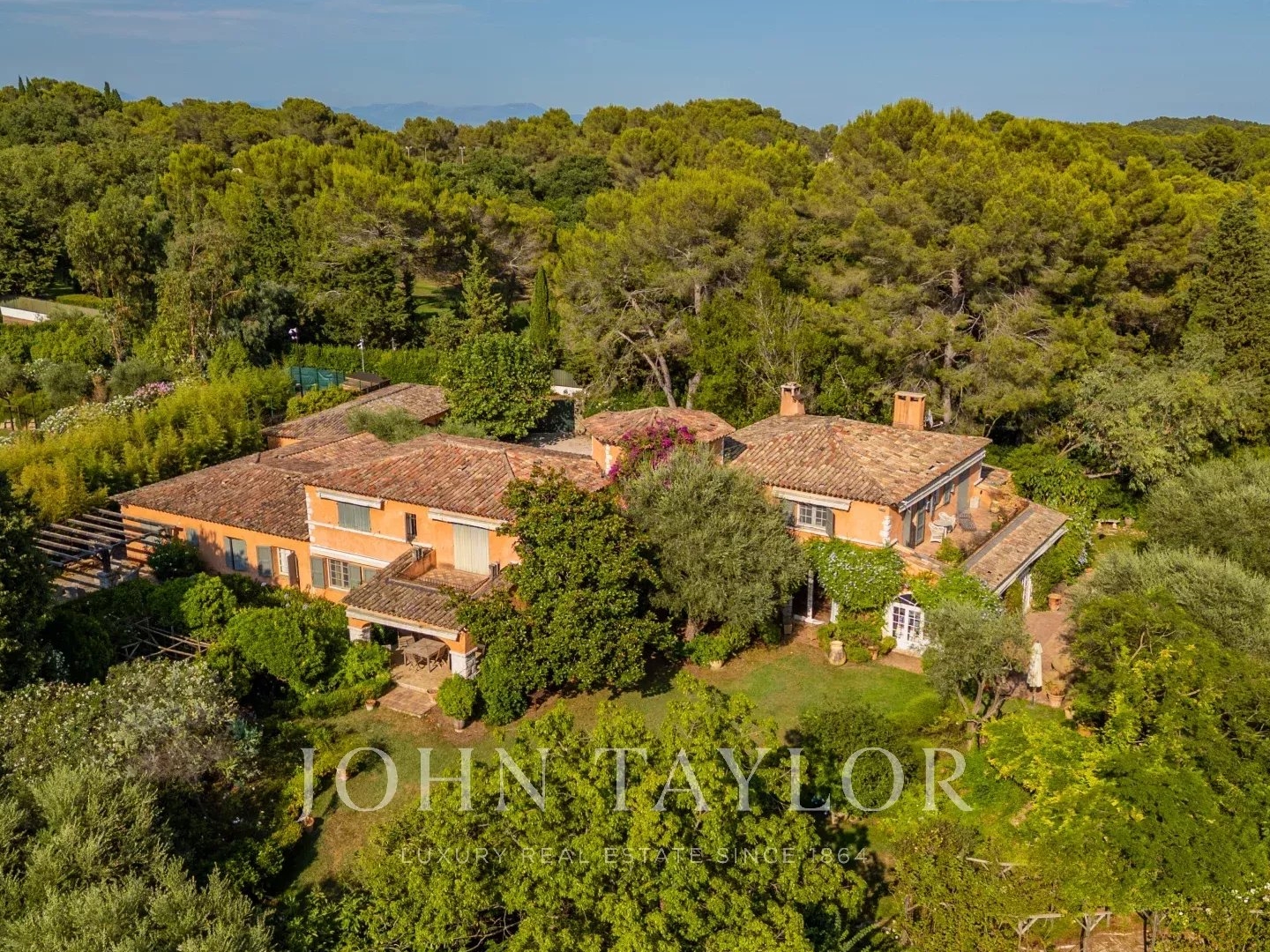 Maison 45 pièces 800 m²