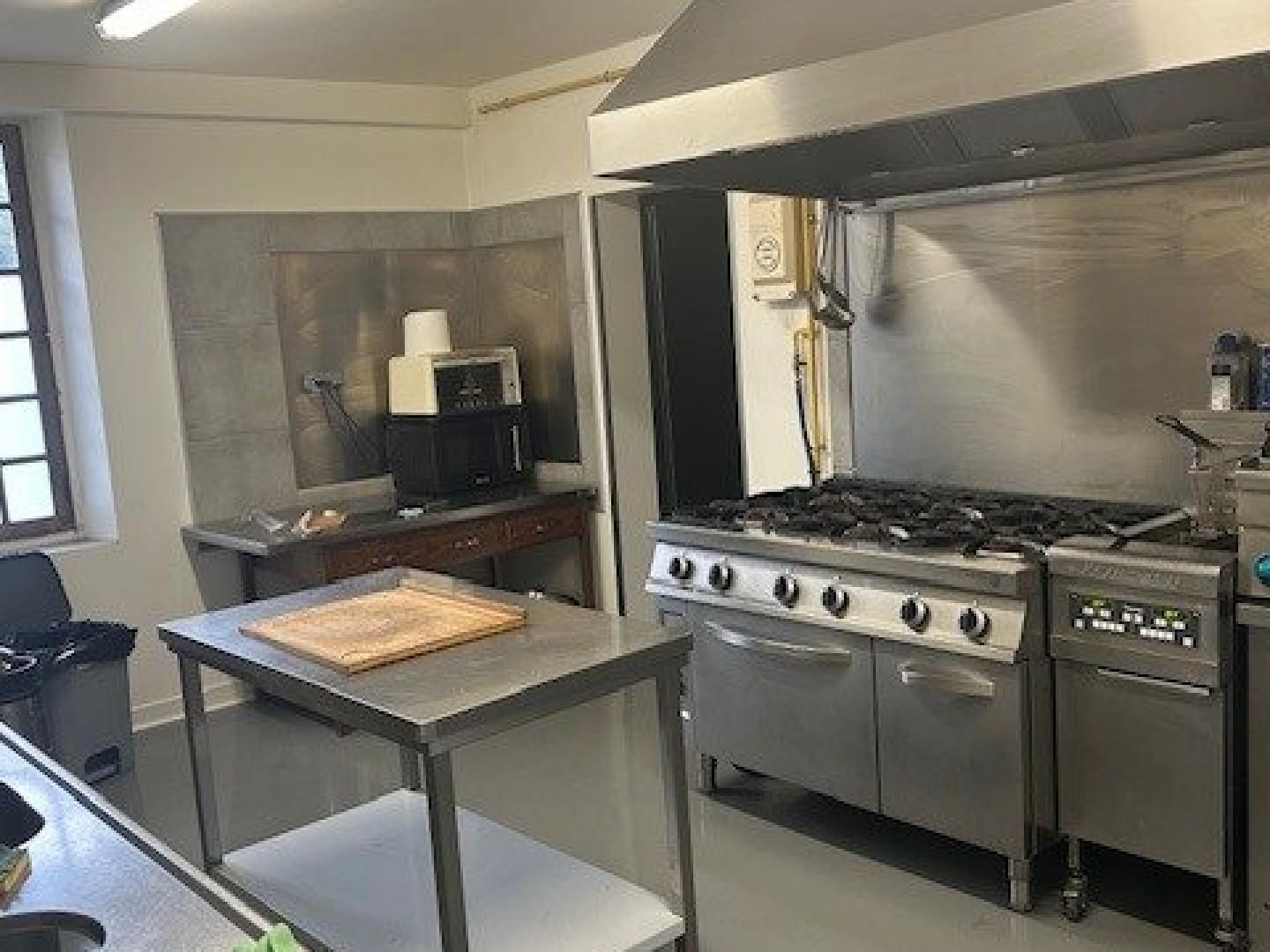 Bureaux à vendre - 3 pièces - 250m2 - Bréval (78980)