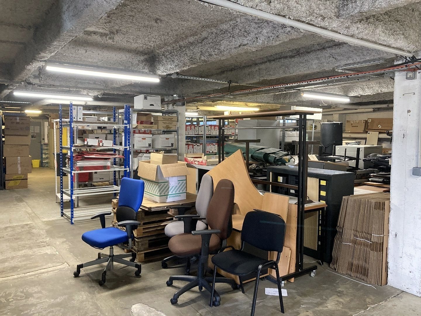 Locaux à vendre - 1900m2 - Tours (37000)