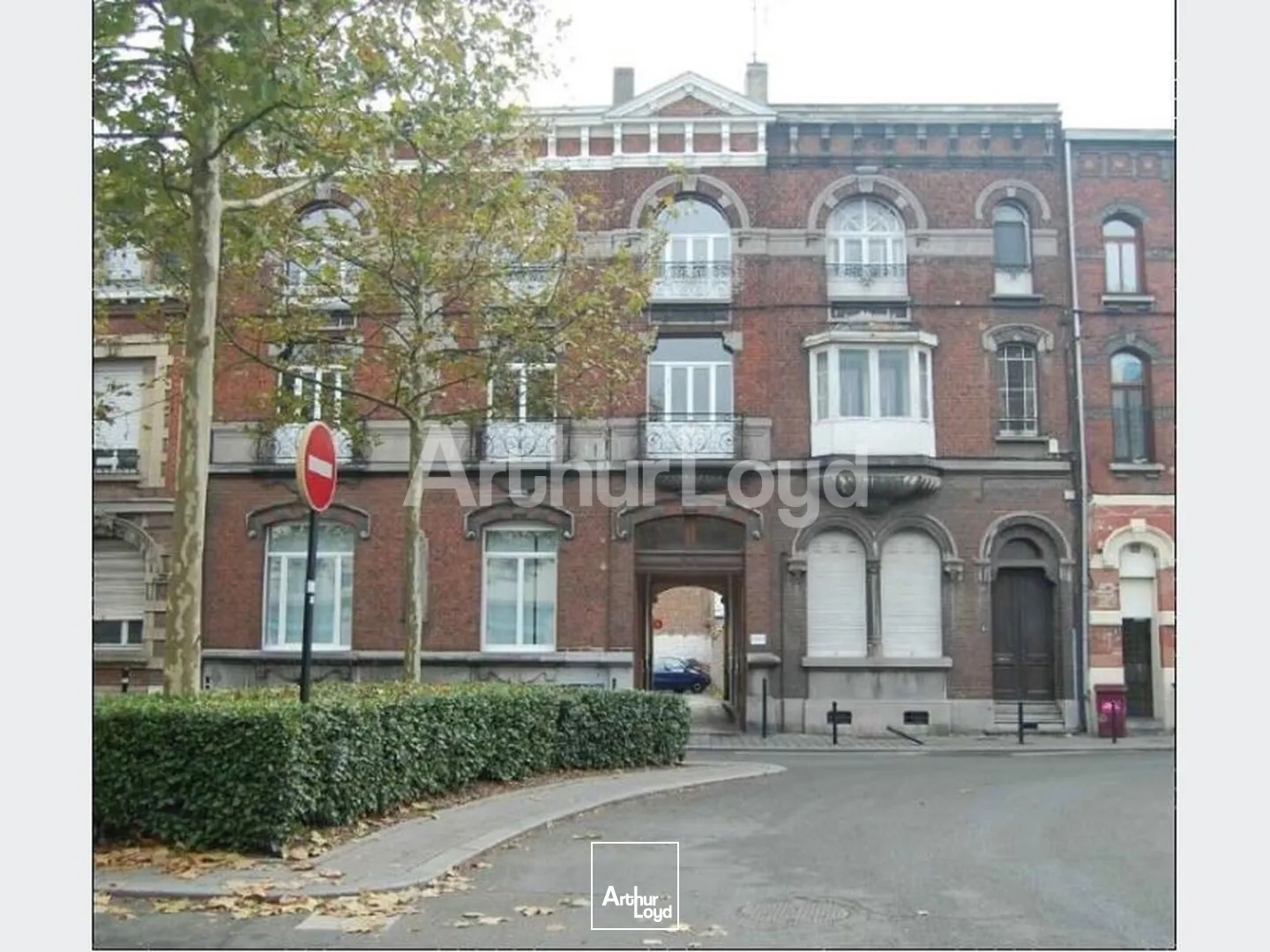 Immeuble de bureaux à vendre à Valenciennes avec 16 places de parking