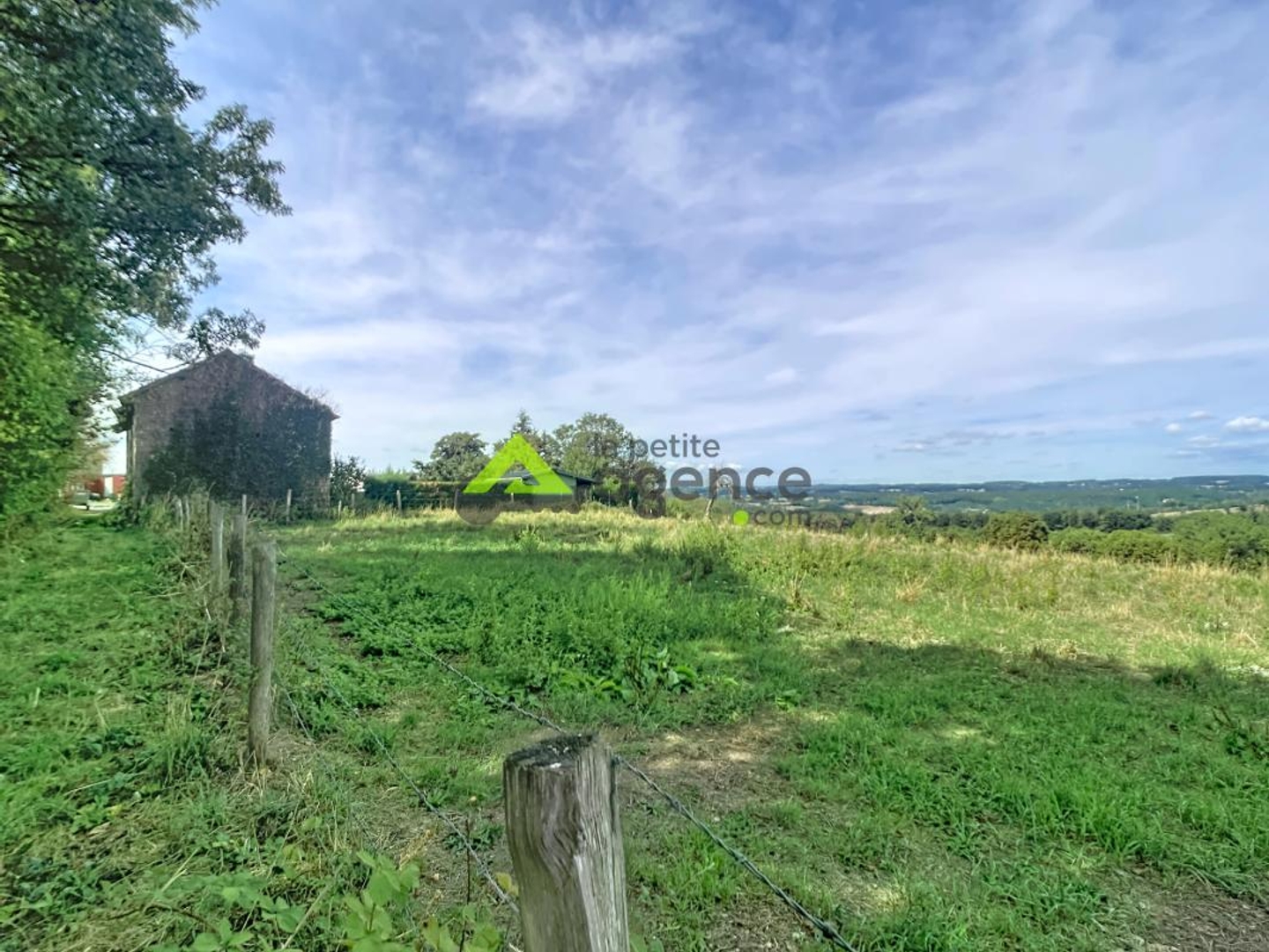 Terrain à vendre - 727m2 - Moutier-Rozeille (23200)
