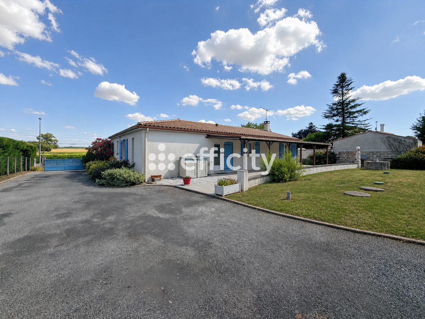 Maison à vendre - 4 pièces - 120m2 - Mazerolles (17800)
