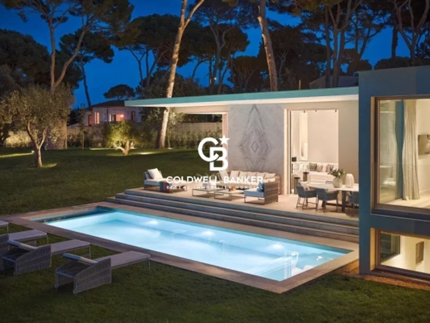 CAP D'ANTIBES - VILLA CONTEMPORAINE NEUVE AVEC VUE MER