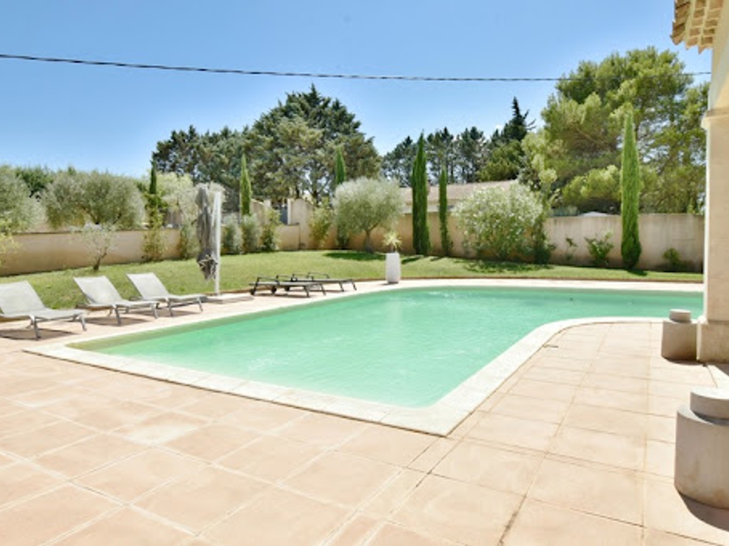 Maison à vendre - 5 pièces - 215m2 - Fontvieille (13990)