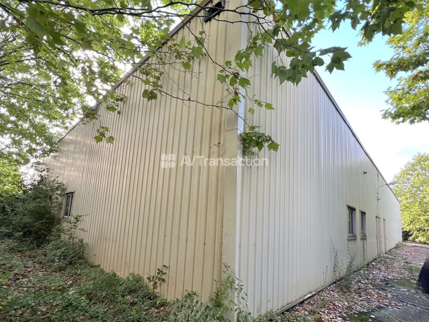 A vendre , Orgeval ( 78630 ) entrepôts 2815 m2
