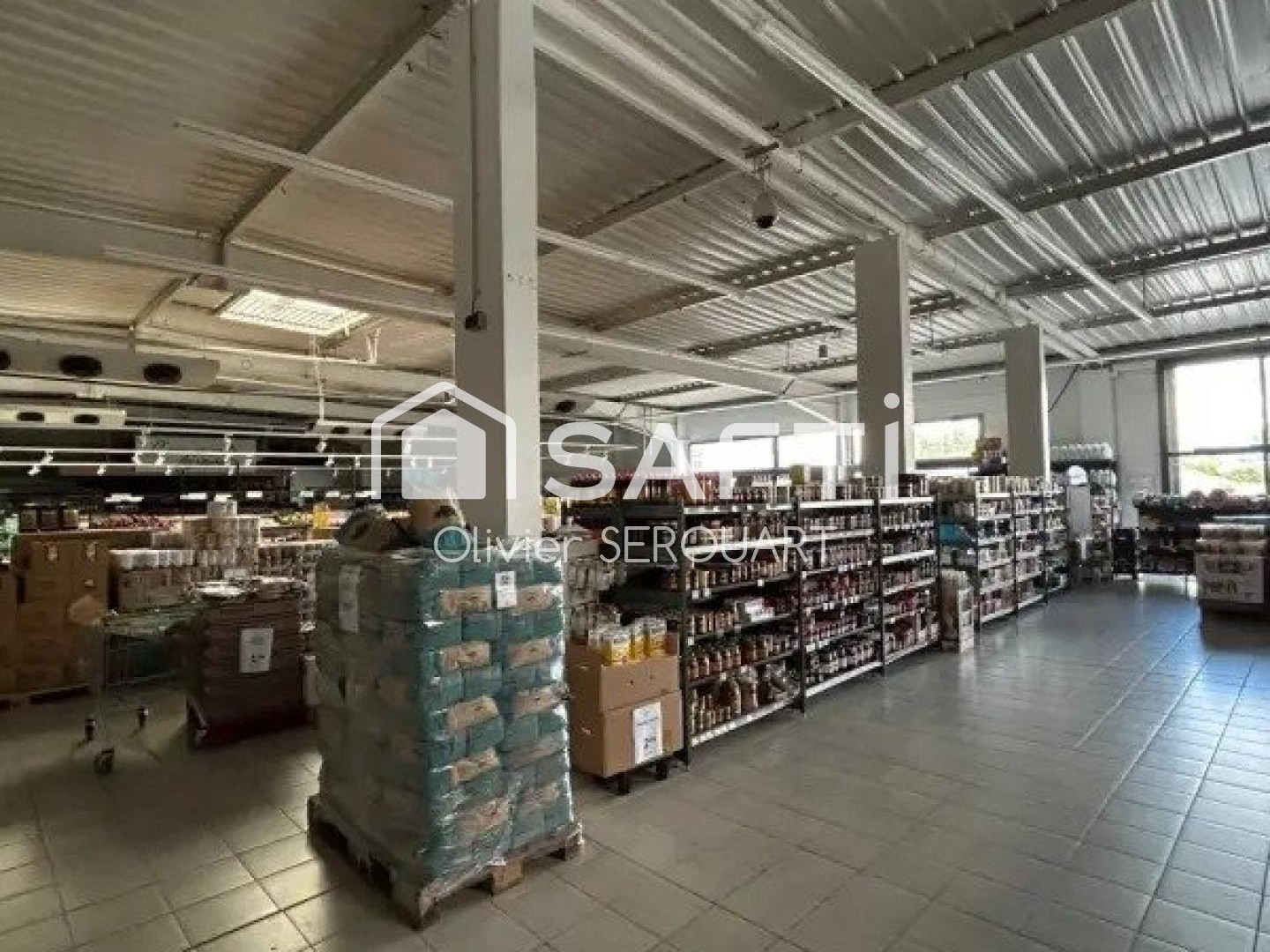 Magasin à vendre - 4 pièces - 1504m2 - Saint-Quentin (02100)