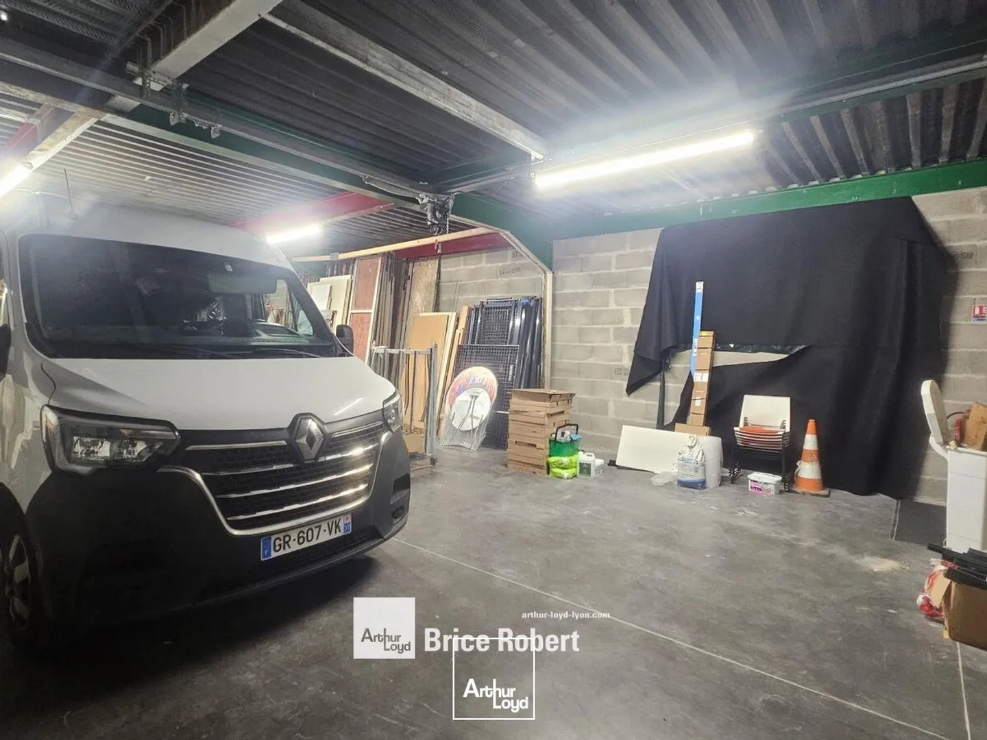 Locaux à vendre - 531m2 - Chassieu (69680)