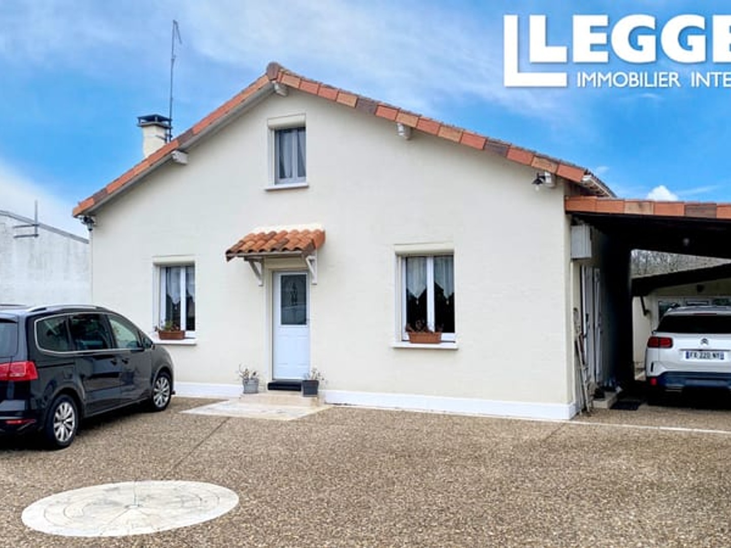 Maison individuelle avec 3 chambres, dépendances, piscine et jardin