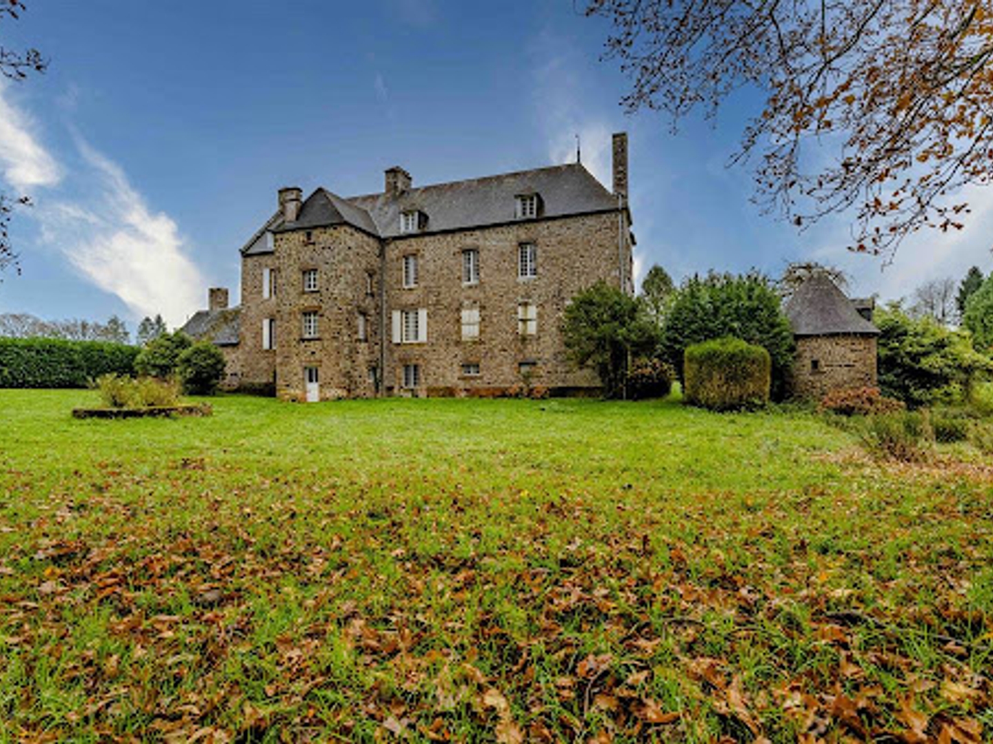 Maison à vendre - 17 pièces - 404m2 - Isigny-Le-Buat (50540)