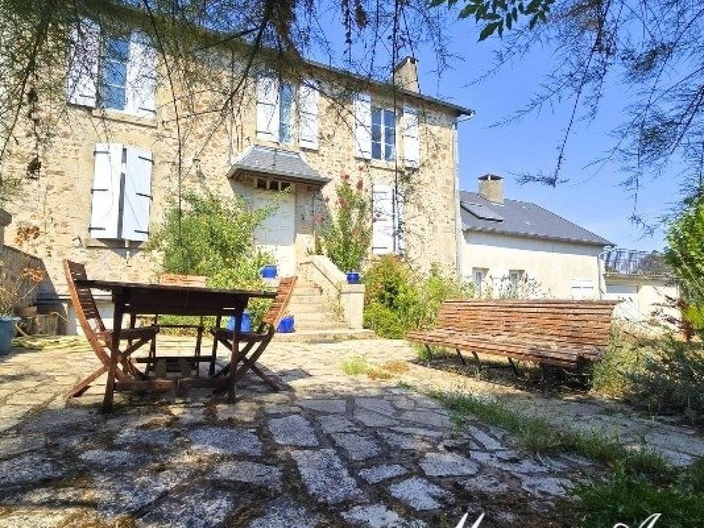 Grande maison en pierre 4 chambres avec dépendance