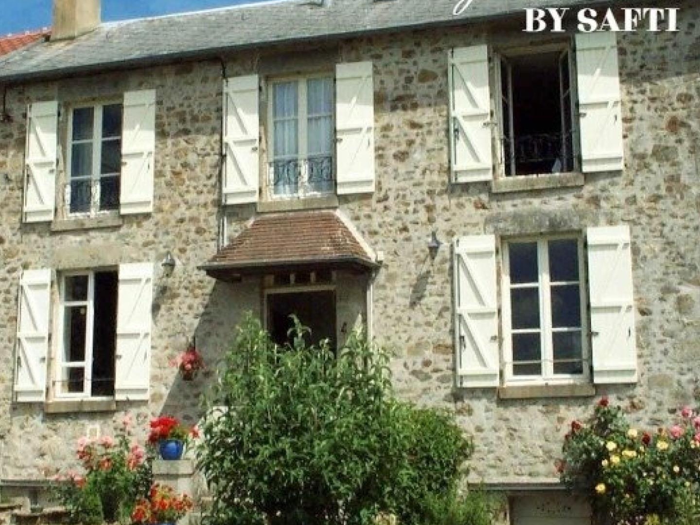 Maison à vendre - 9 pièces - 189m2 - Le Grand-Bourg (23240)