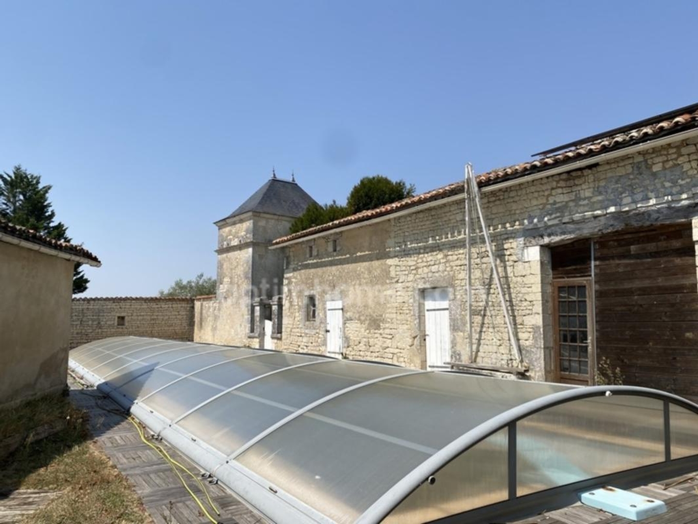Maison à vendre - 9 pièces - 290m2 - Champniers (16430)