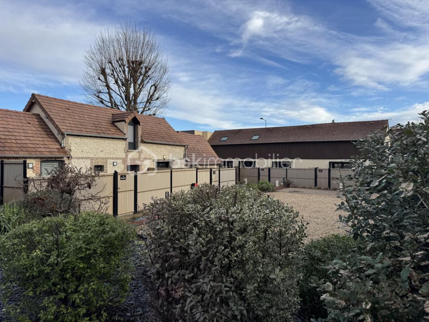Ensemble de 6 appart'hôtels - 4 T1 et 2 T2 avec terrasses privatives - rénovés à neuf avec piscine et stationnement !