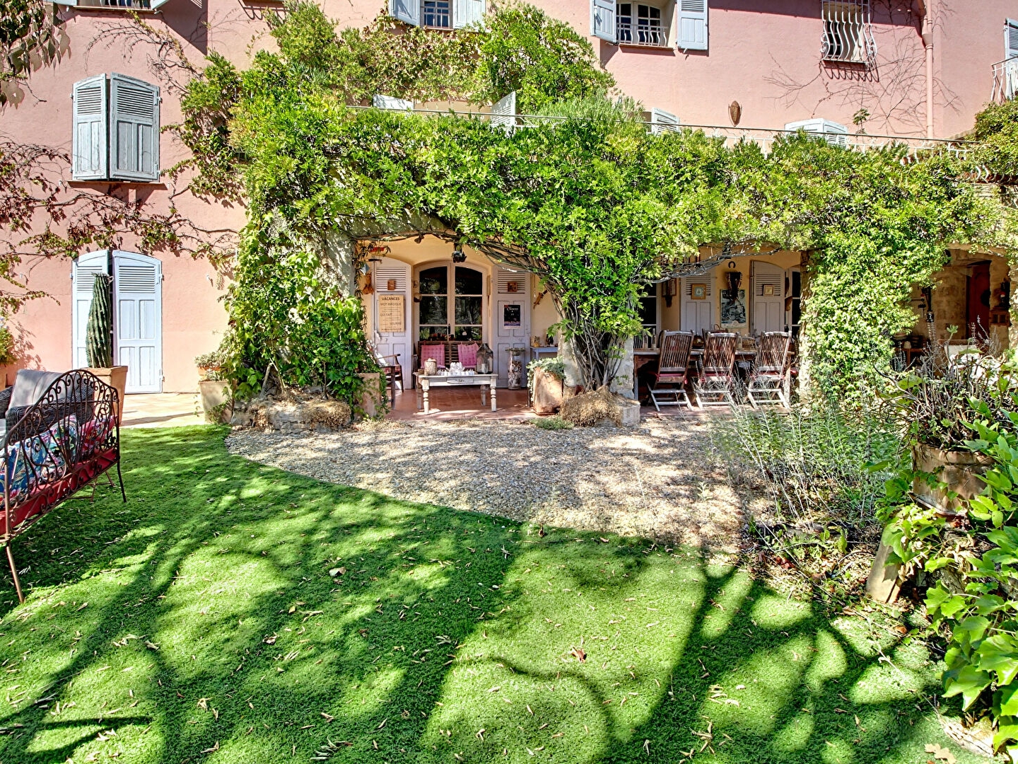 Maison à vendre - 11 pièces - 360m2 - Entrecasteaux (83570)