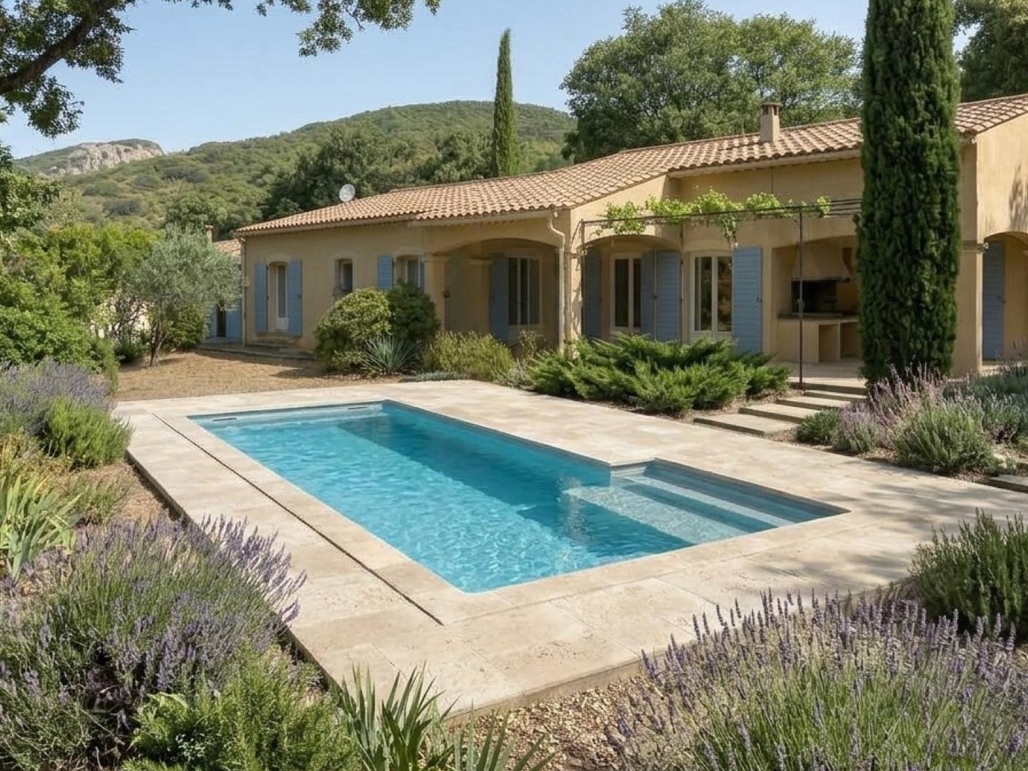LOURMARIN - MAISON PROVENÇALE DE 117 M² ET STUDIO INDÉPENDANT DE 32 M² SUR TERRAIN DE 5 000 M²