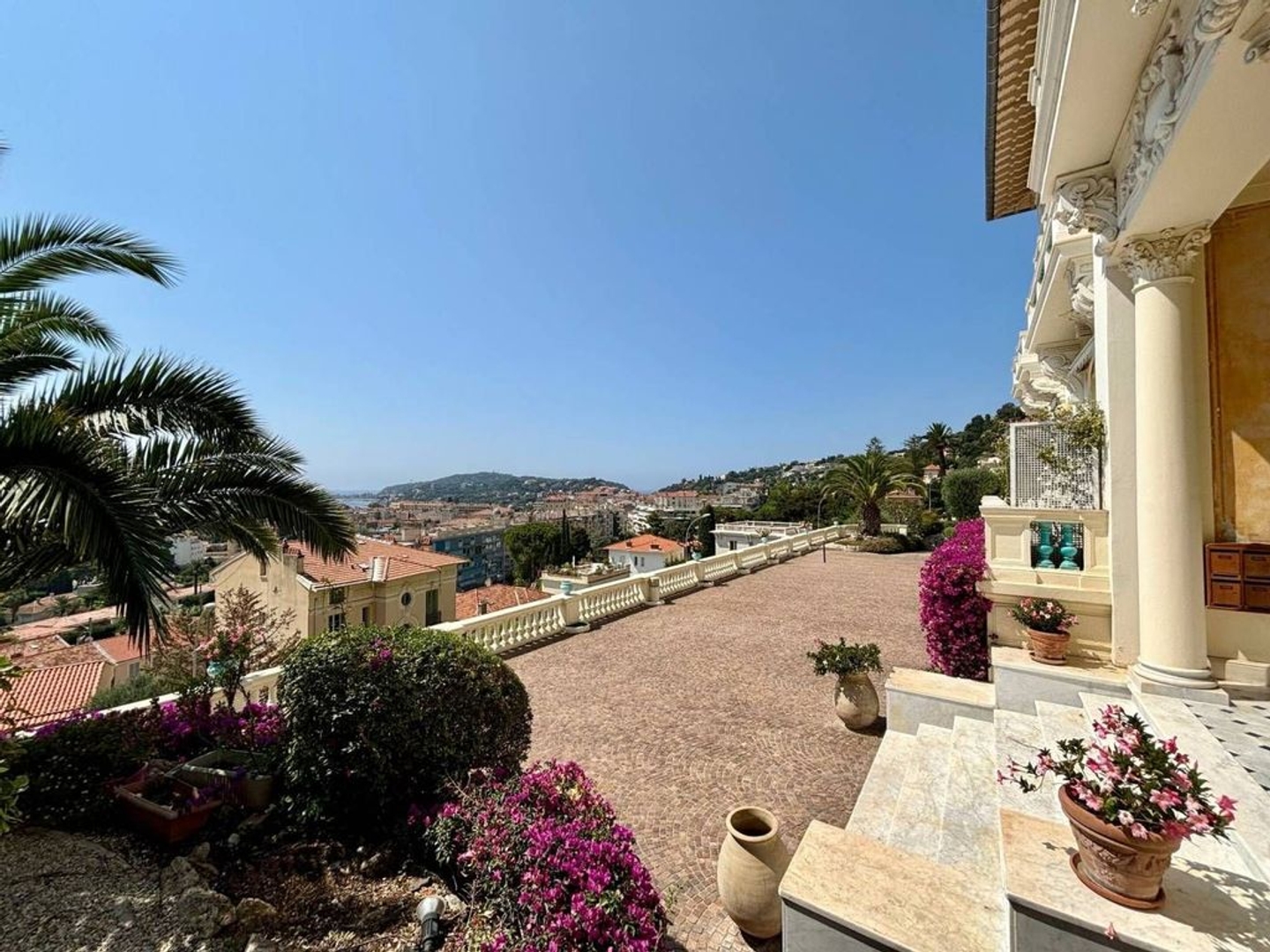 Appartement à vendre - 3 pièces - 90m2 - Beaulieu-Sur-Mer (06310)