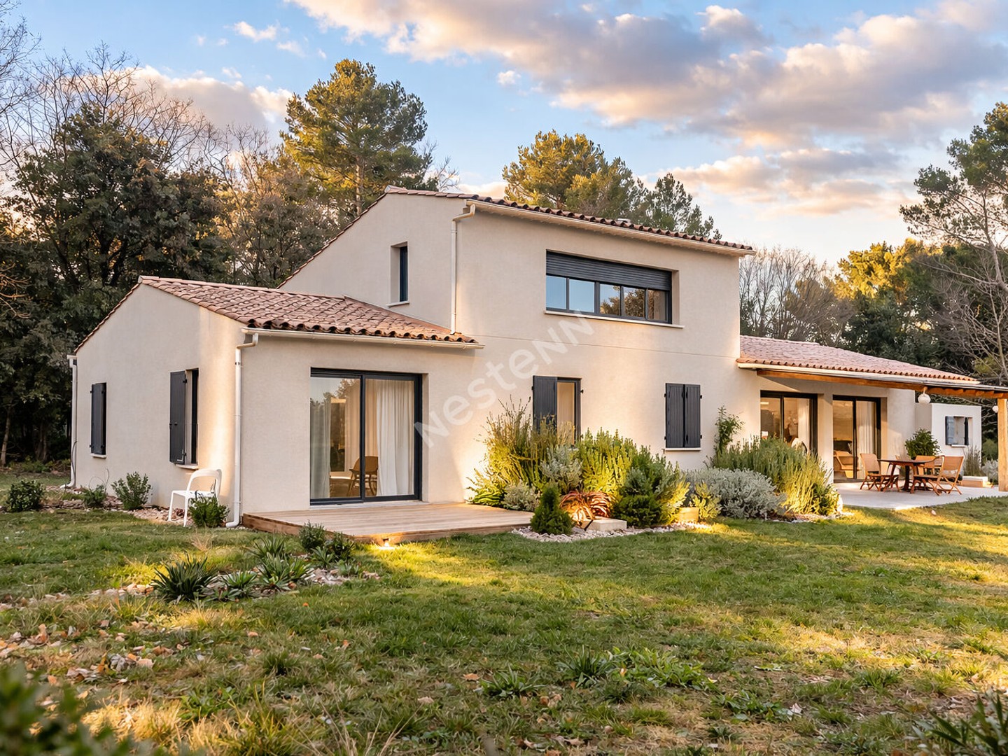 La Motte d'Aigues - 167 m2, studio, garage - terrain 3300m2 - belles prestations